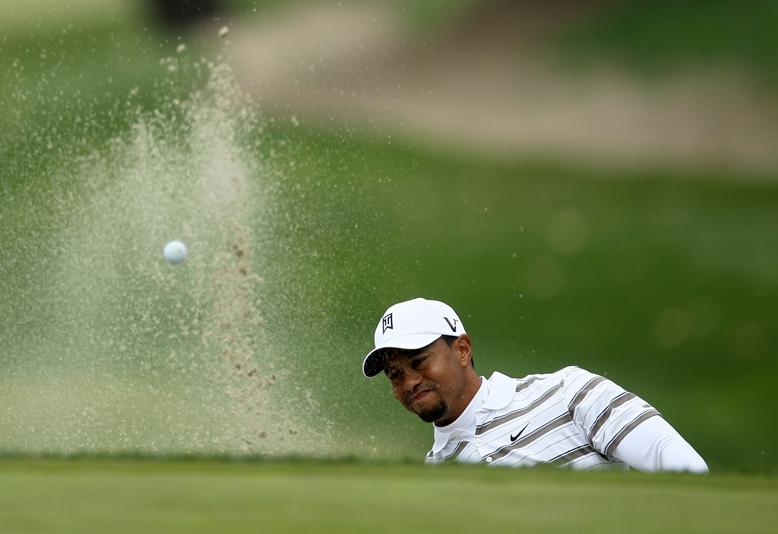THOUSAND OAKS, CA - DECEMBER 4:  Tiger Woods hits from a bunker on the fifth hole during round three of the Chevron World Challenge at Sherwood Country Club on December 4, 2010 in Thousand Oaks, California.  (Stephen Dunn/Getty Images)