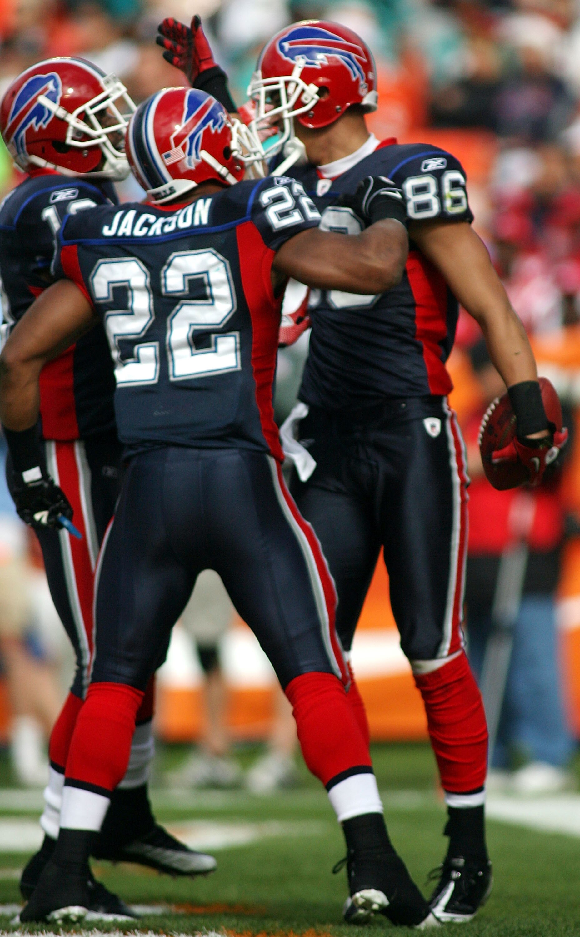 MIAMI - DECEMBER 19: Receiver David Nelson #86 of the Buffalo Bills celebrates a touchdown against the Miami Dolphins at Sun Life Stadium on December 19, 2010 in Miami, Florida.The Bills defeated the Dolphins 17-14.  (Photo by Marc Serota/Getty Images)