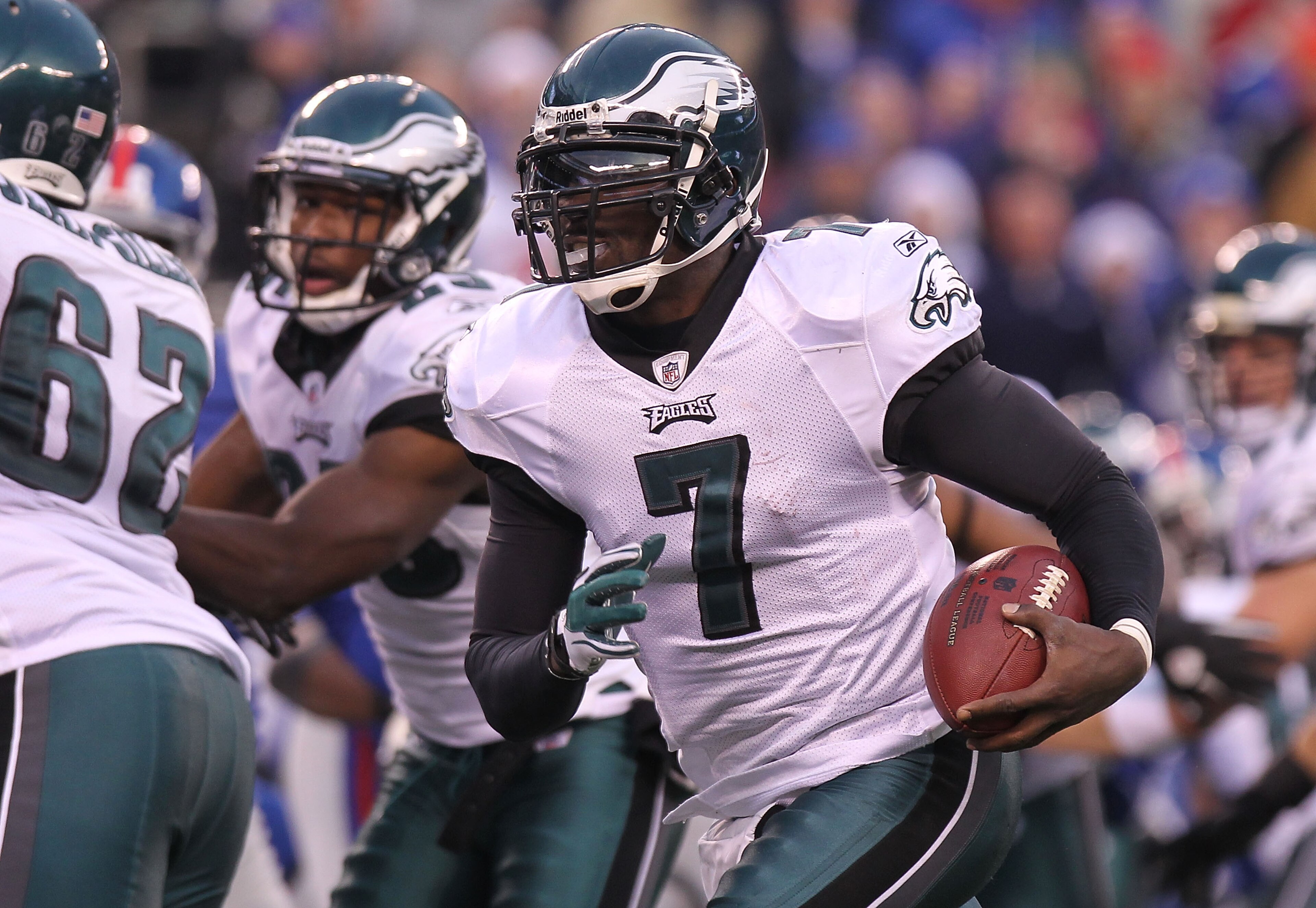 EAST RUTHERFORD, NJ - DECEMBER 19: Michael Vick #7 of the Philadelphia Eagles rushes for a touchdown against the New York Giants at New Meadowlands Stadium on December 19, 2010 in East Rutherford, New Jersey. (Photo by Nick Laham/Getty Images) EAST RUTHERFORD, NJ - DECEMBER 19: Michael Vick #7 of the Philadelphia Eagles rushes for a touchdown against the New York Giants at New Meadowlands Stadium on December 19, 2010 in East Rutherford, New Jersey. (Photo by Nick Laham/Getty Images)