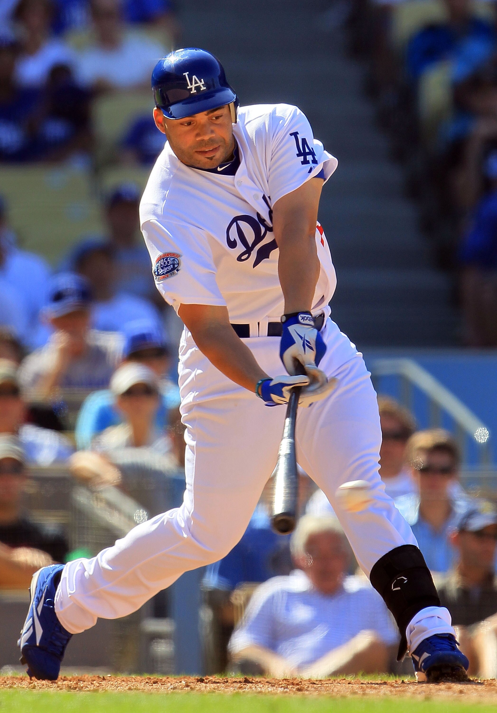 LOS ANGELES, CA - SEPTEMBER 18:  John Lindsey #35 of the Los Angeles Dodgers plays in the game against the Colorado Rockies at Dodger Stadium on September 18, 2010 in Los Angeles, California.  (Photo by Jeff Gross/Getty Images)