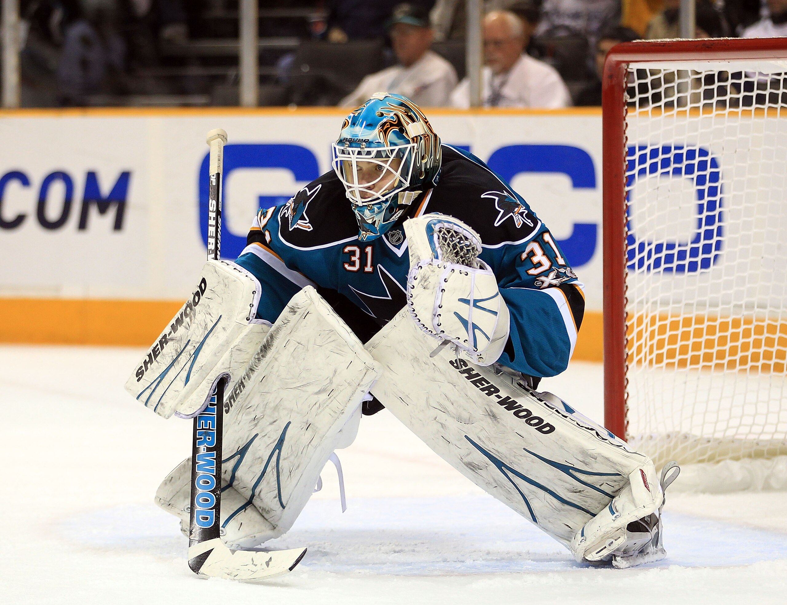SAN JOSE, CA - NOVEMBER 24:  Antti Niemi #31 of the San Jose Sharks in action against the Chicago Blackhawks at HP Pavilion on November 24, 2010 in San Jose, California.  (Photo by Ezra Shaw/Getty Images)