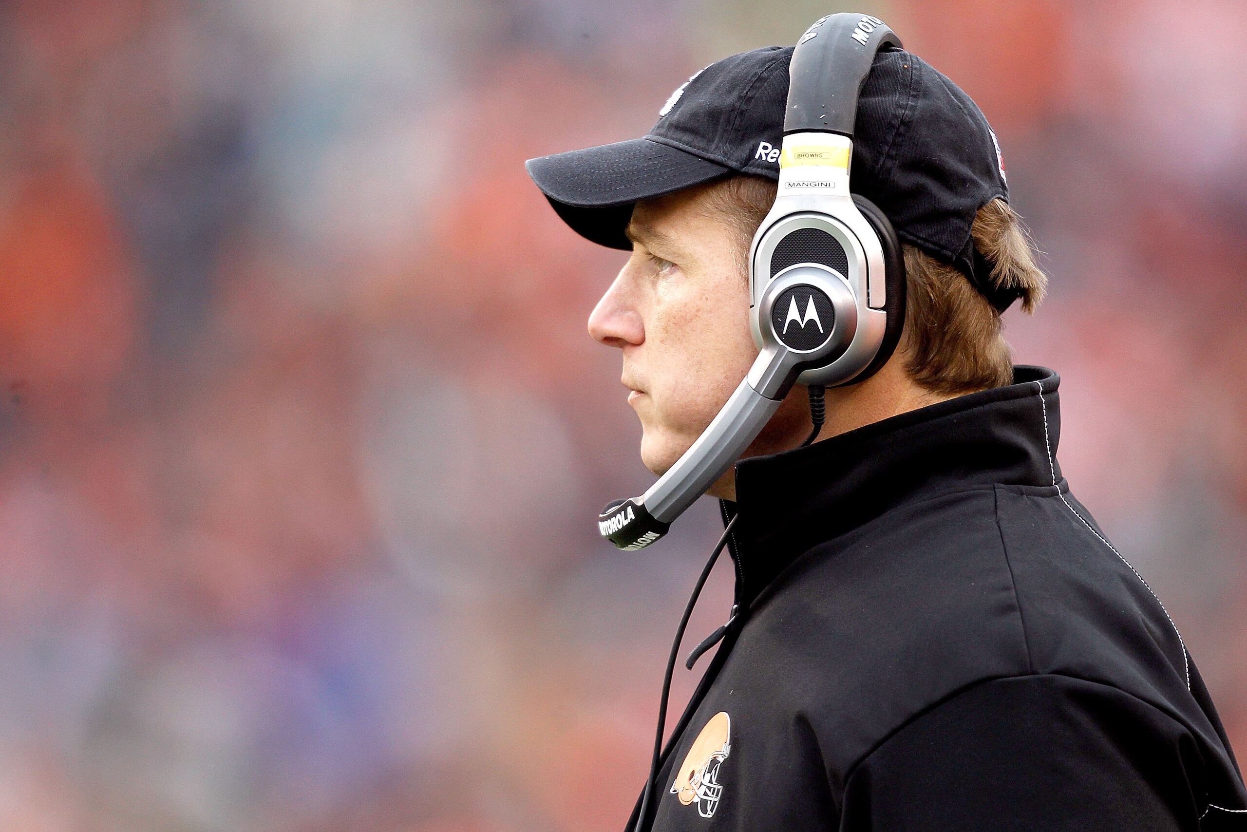 CINCINNATI, OH - DECEMBER 19:  Head coach Eric Mangini of the Cleveland Browns on the sidelines while playing the Cincinnati Bengals at Paul Brown Stadium on December 19, 2010 in Cincinnati, Ohio.  (Photo by Matthew Stockman/Getty Images)