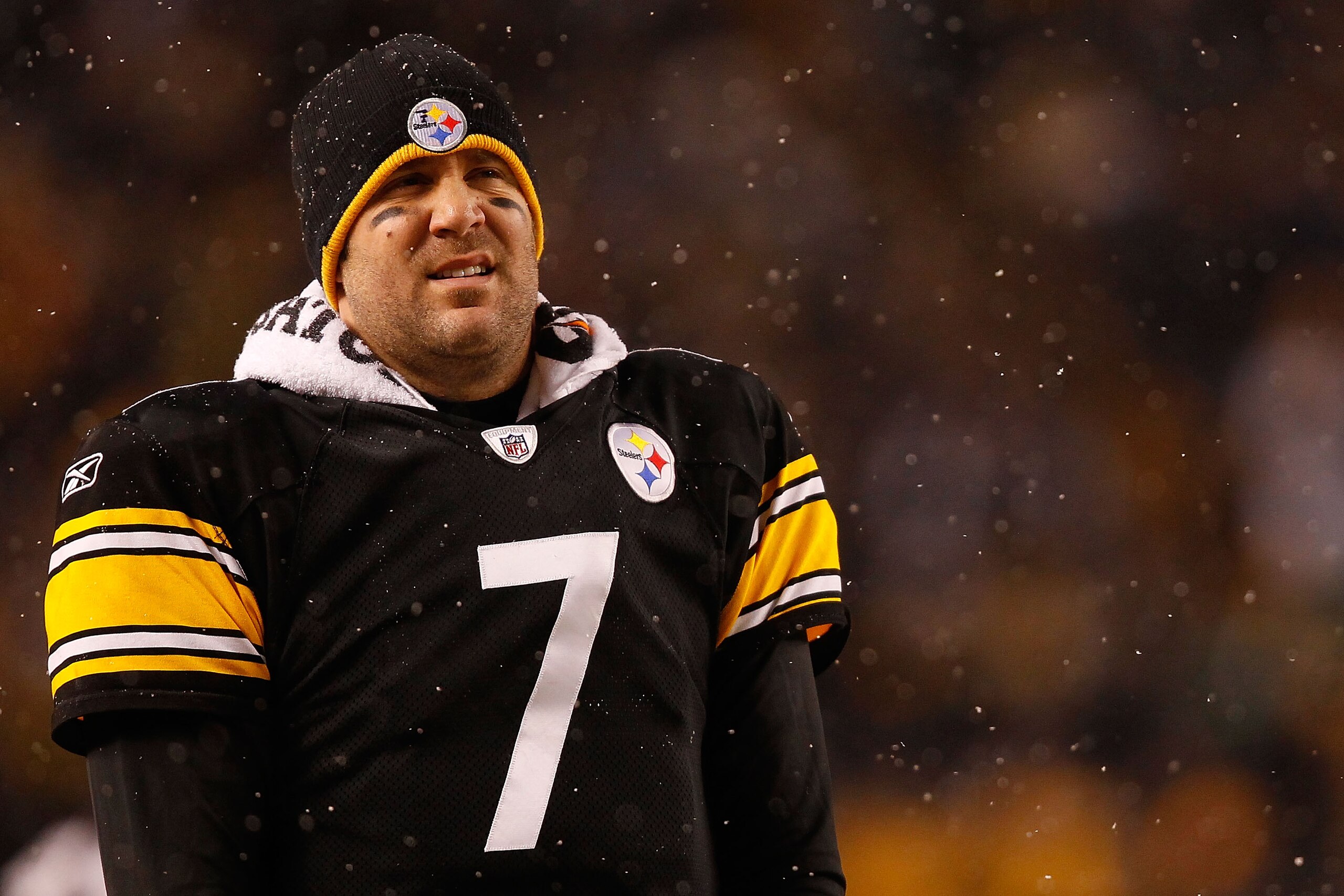 PITTSBURGH - DECEMBER 19:  Ben Roethlisberger #7 of the Pittsburgh Steelers watches his team play against the New York Jets during the game on December 19, 2010 at Heinz Field in Pittsburgh, Pennsylvania.  (Photo by Jared Wickerham/Getty Images)