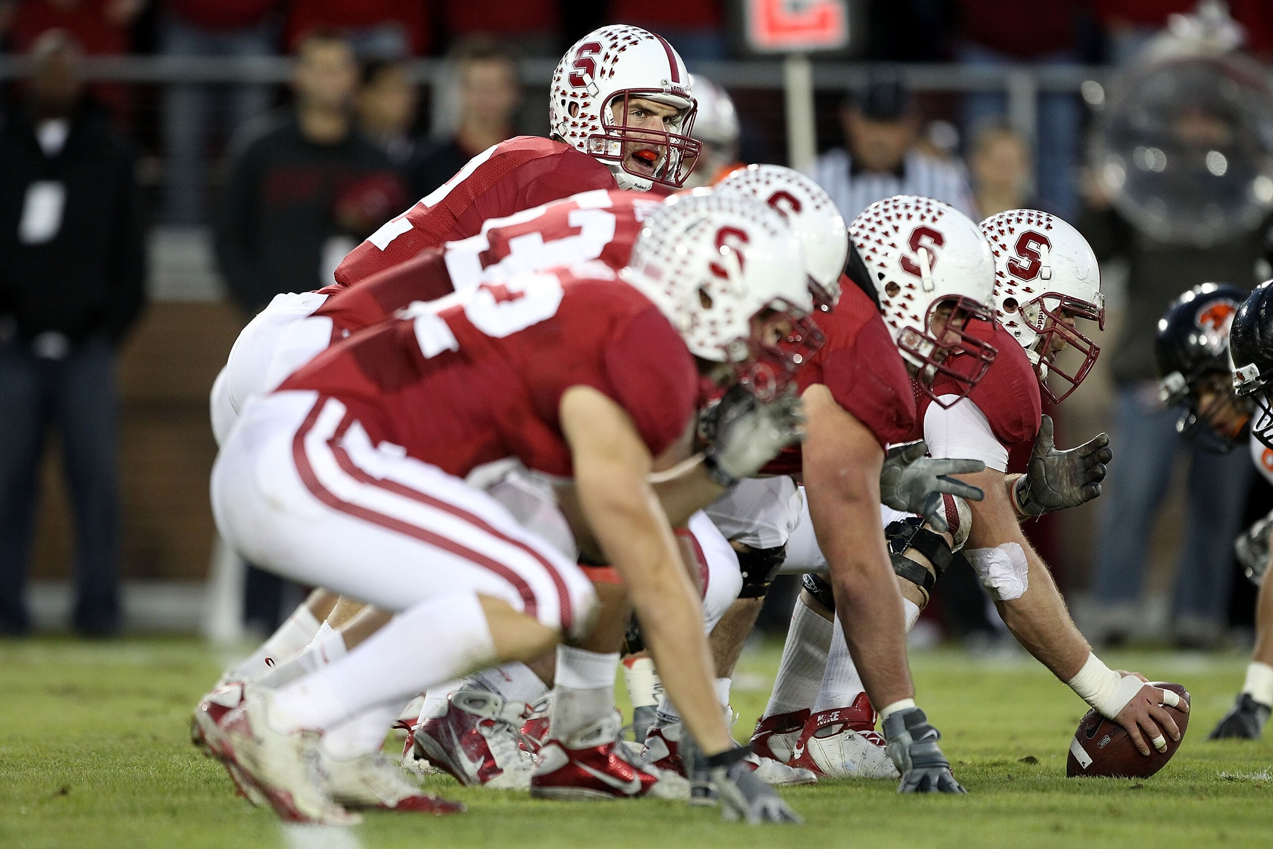 PALO ALTO, CA - NOVEMBER 27:  Andrew Luck #12 of the Stanford Cardinal in action against the Oregon State Beavers at Stanford Stadium on November 27, 2010 in Palo Alto, California.  (Photo by Ezra Shaw/Getty Images)