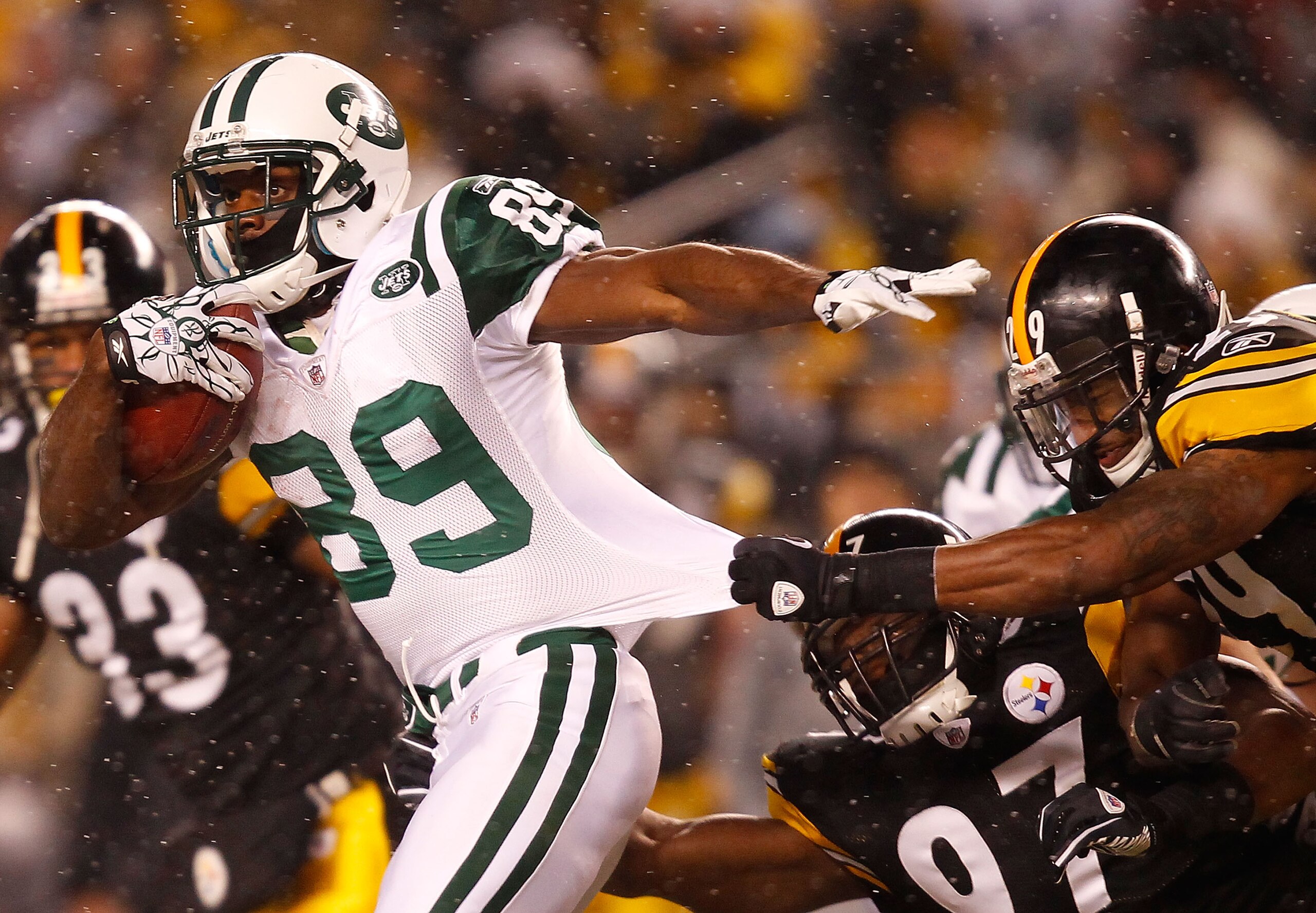 PITTSBURGH - DECEMBER 19:  Jerricho Cotchery #89 of the New York Jets runs through a tackle by Ryan Mundy #29 of the Pittsburgh Steelers during the game on December 19, 2010 at Heinz Field in Pittsburgh, Pennsylvania.  (Photo by Jared Wickerham/Getty Imag