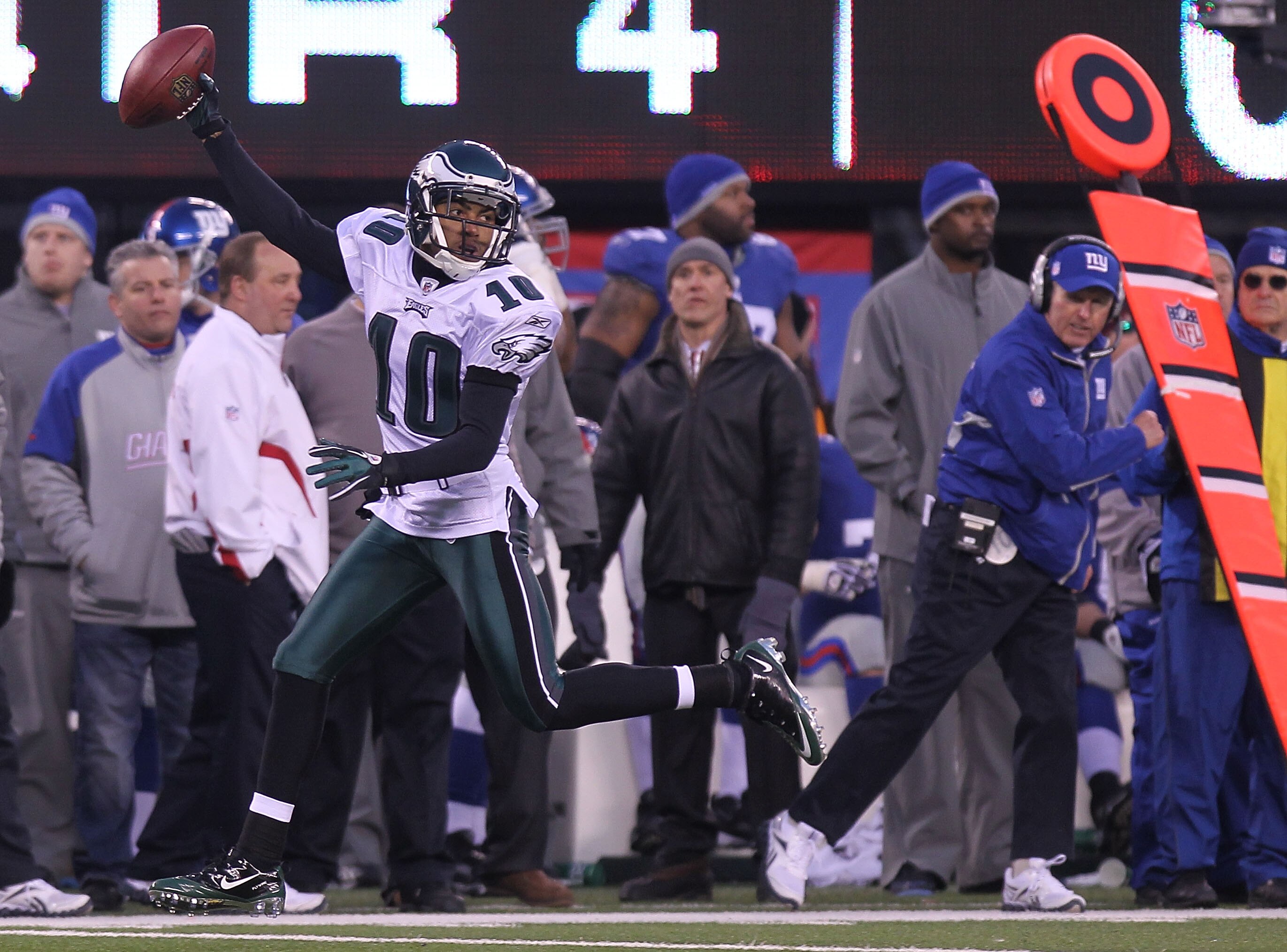 EAST RUTHERFORD, NJ - DECEMBER 19:  DeSean Jackson #10 of the Philadelphia Eagles runs in the game winning touchdown on a punt return against the New York Giants at New Meadowlands Stadium on December 19, 2010 in East Rutherford, New Jersey.  (Photo by Ni