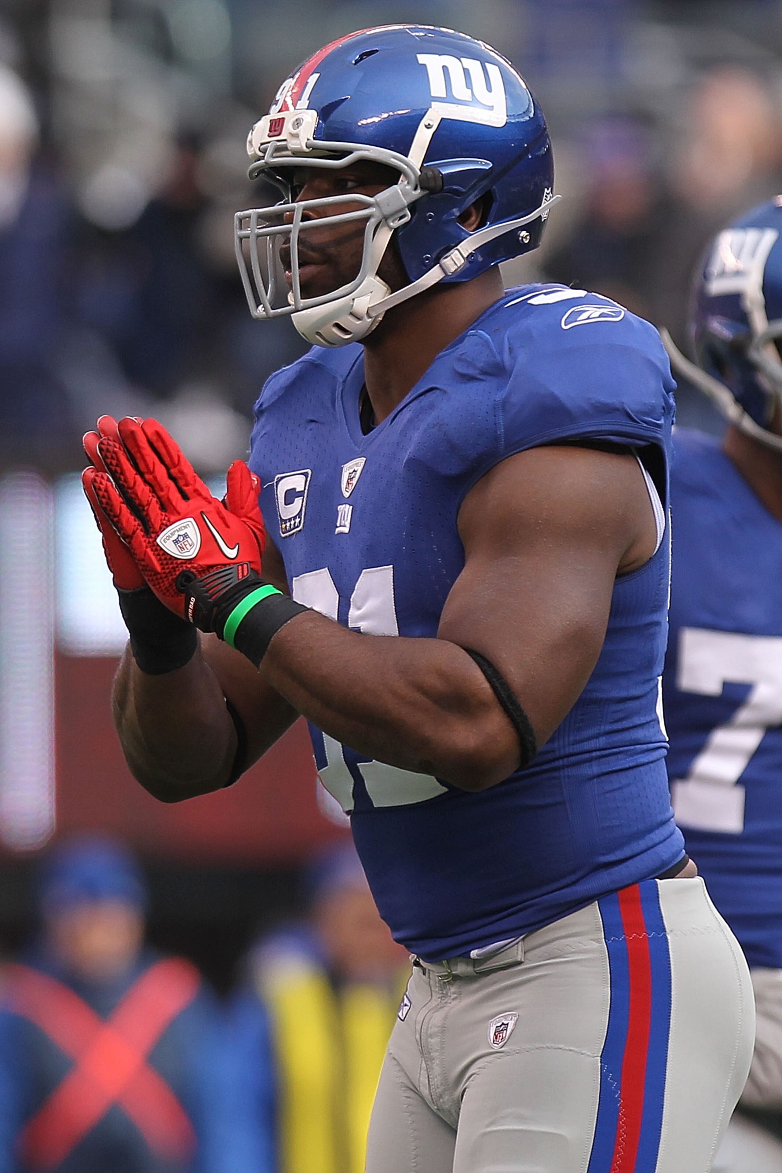 EAST RUTHERFORD, NJ - DECEMBER 19:  Justin Tuck #91 of the New York Giants celebrates sacking Michael Vick #7 of the Philadelphia Eagles at New Meadowlands Stadium on December 19, 2010 in East Rutherford, New Jersey.  (Photo by Nick Laham/Getty Images)