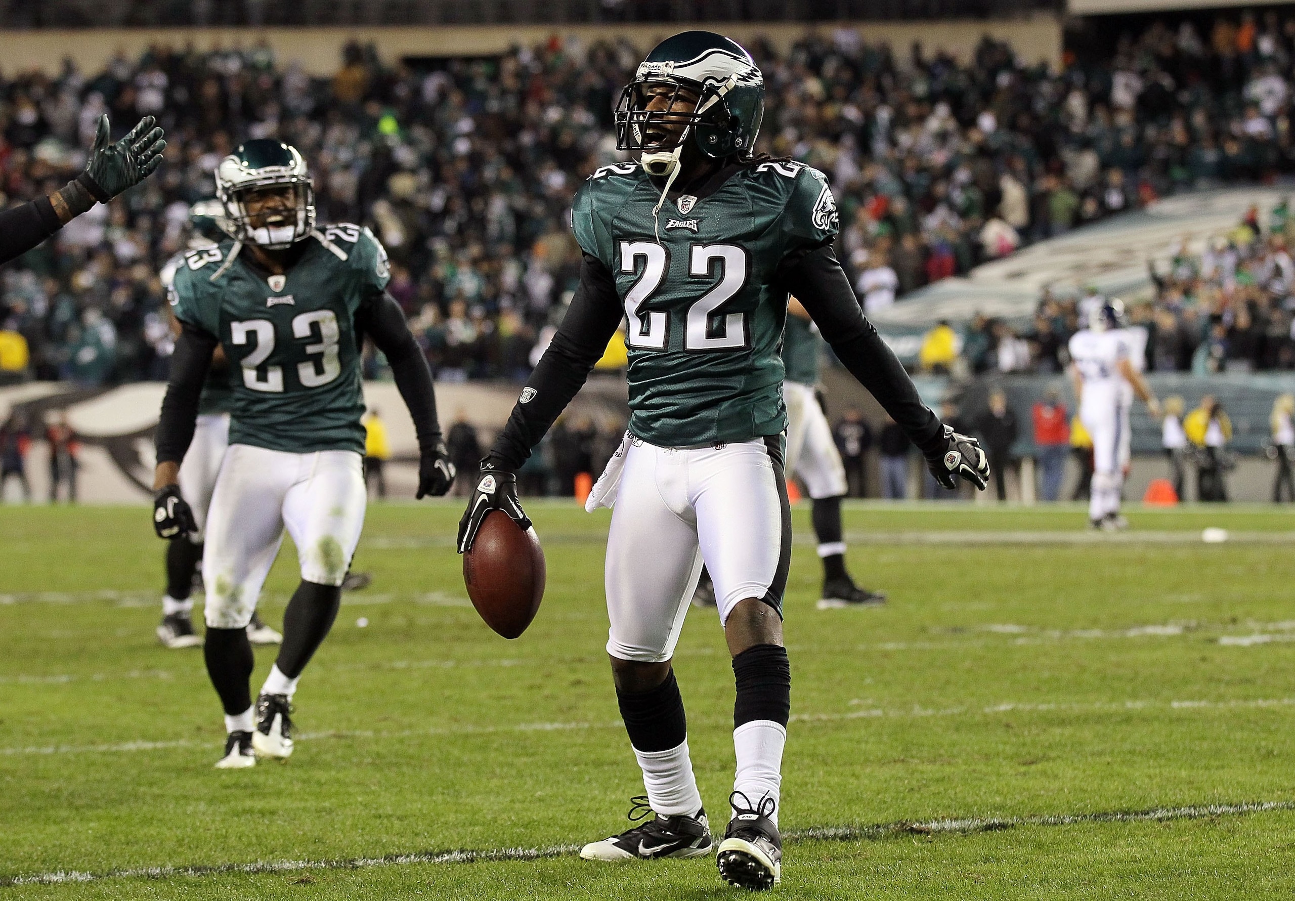 PHILADELPHIA - NOVEMBER 07:  Asante Samuel #22 of the Philadelphia Eagles against the Indianapolis Colts on November 7, 2010 at Lincoln Financial Field in Philadelphia, Pennsylvania. The Eagles defeated the Colts 26-24.  (Photo by Jim McIsaac/Getty Images