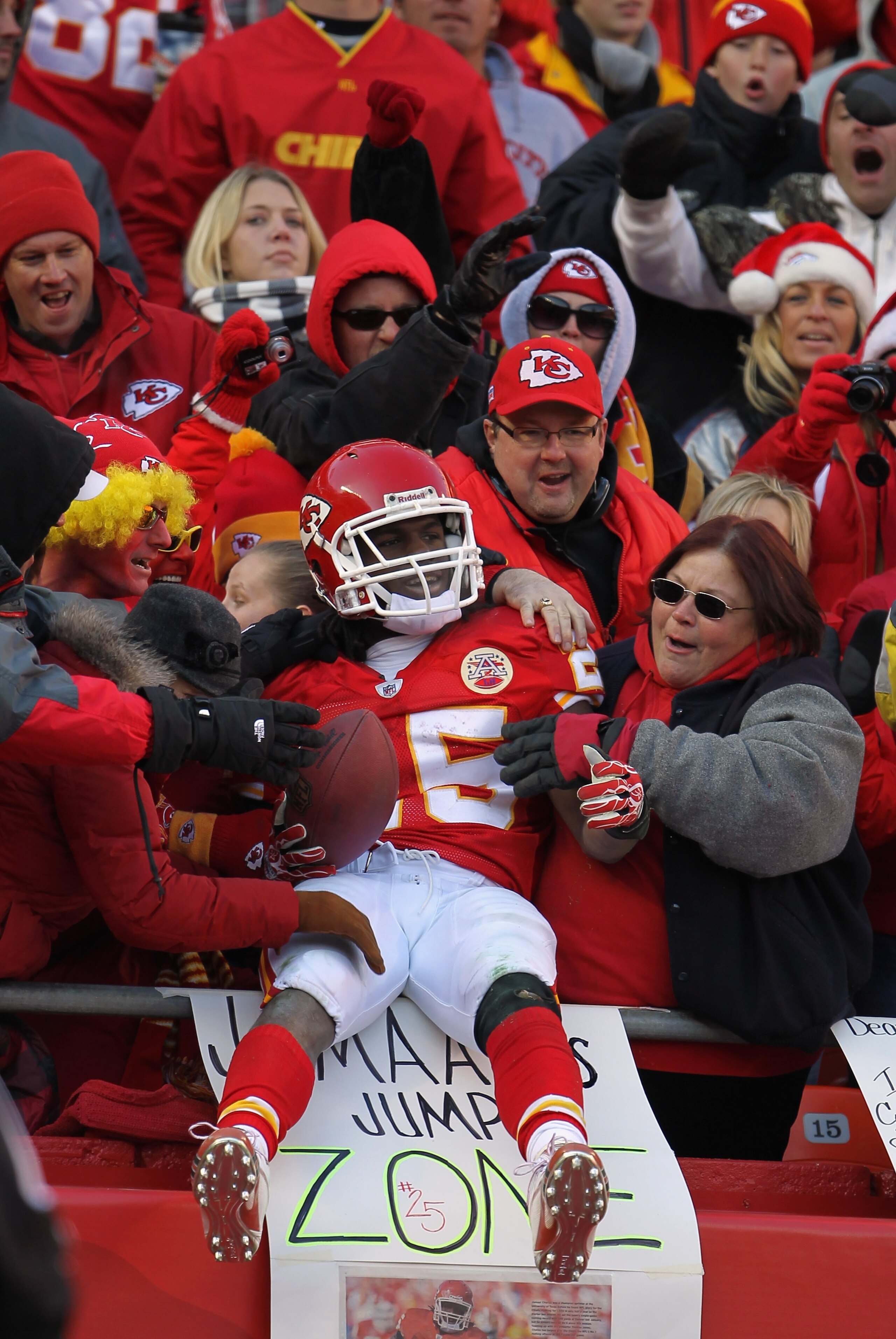 KANSAS CITY, MO - DECEMBER 05:  Jamaal Charles #25 of the Kansas City Chiefs in action during the game against the Denver Broncos on December 5, 2010 at Arrowhead Stadium in Kansas City, Missouri.  (Photo by Jamie Squire/Getty Images)
