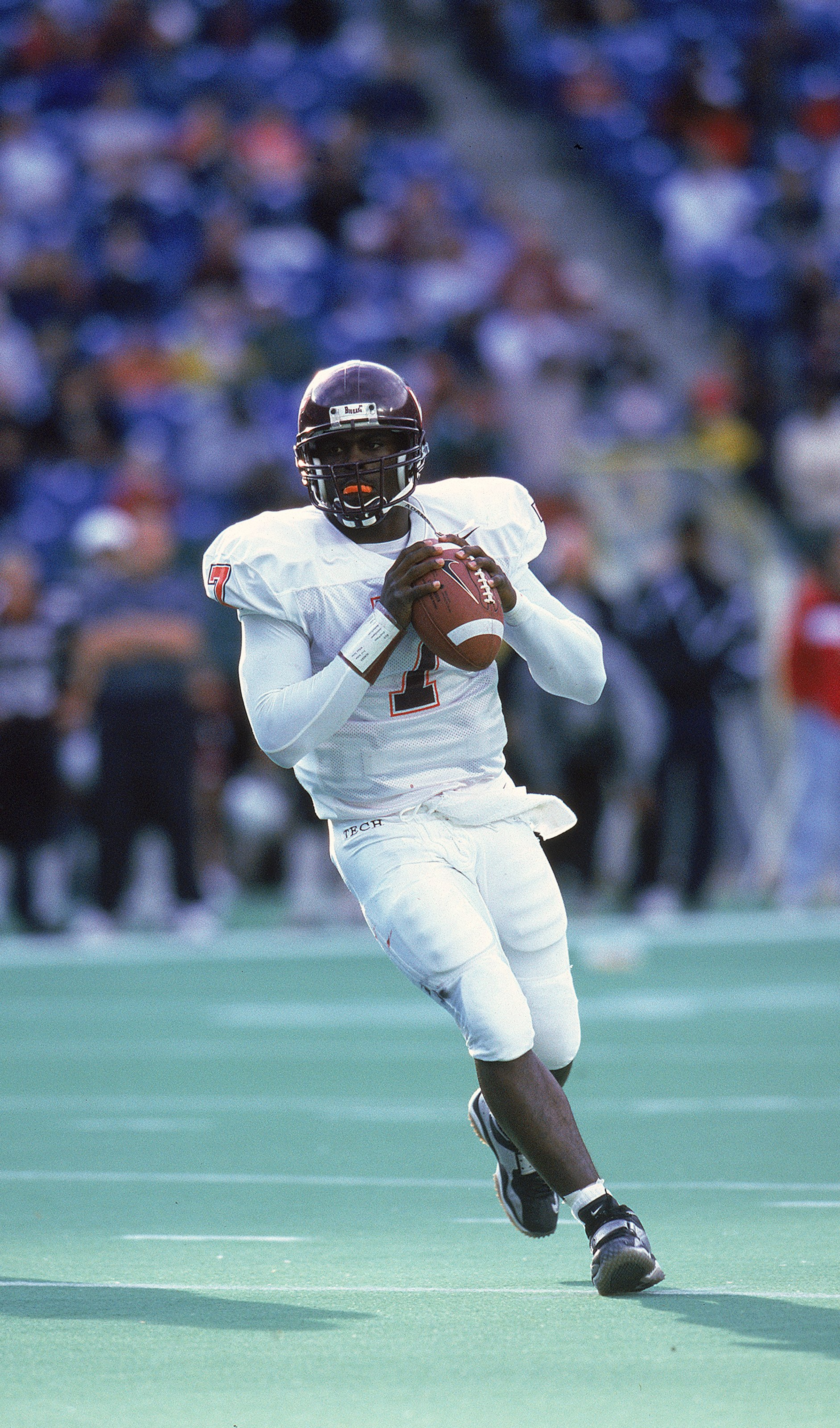 20 Nov 1999: Michael Vick #7 of the Virginia Tech Hokies passes the ball during a game against the Temple Owls at the Veterans Stadium in Philadelphia, Pennsyvania. The Hokies defeated the Owls 62-7. Mandatory Credit: Doug Pensinger  /Allsport
