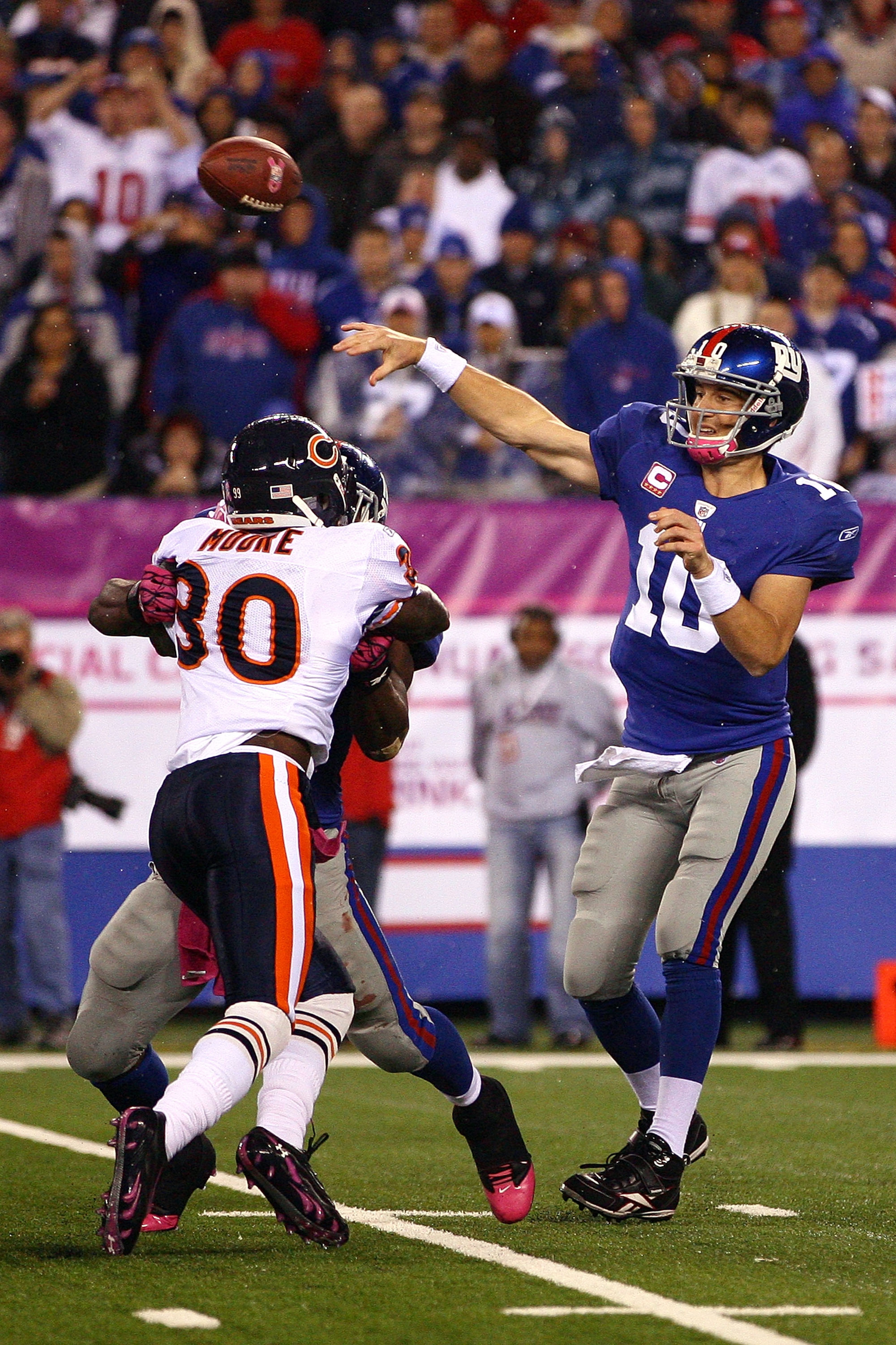 EAST RUTHERFORD, NJ - OCTOBER 03:  Eli Manning #10 of the New York Giants passes the ball against the Chicago Bears at New Meadowlands Stadium on October 3, 2010 in East Rutherford, New Jersey.  (Photo by Andrew Burton/Getty Images)
