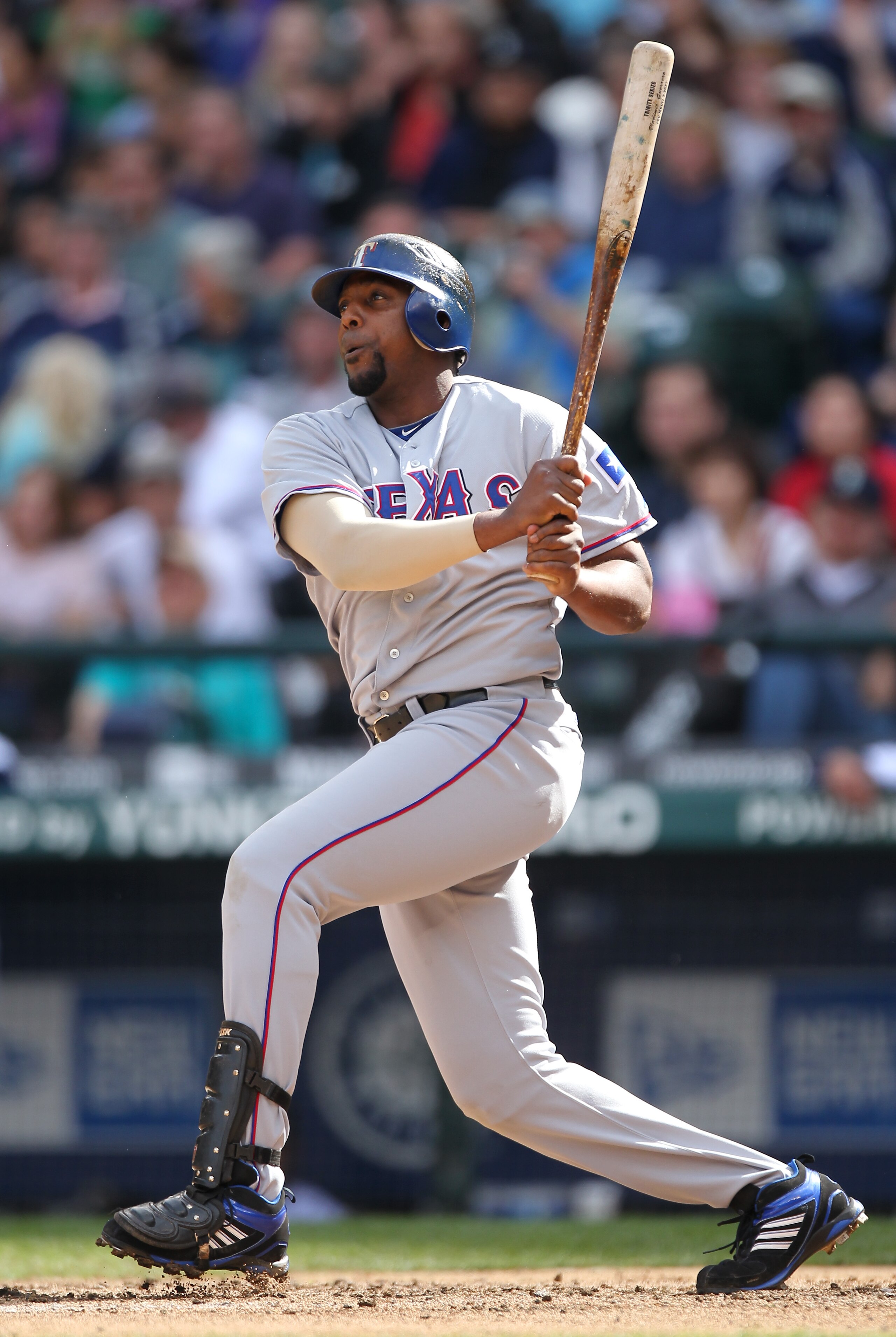 SEATTLE - SEPTEMBER 19:  Vladimir Guerrero #27 of the Texas Rangers bats against the Seattle Mariners at Safeco Field on September 19, 2010 in Seattle, Washington. (Photo by Otto Greule Jr/Getty Images)