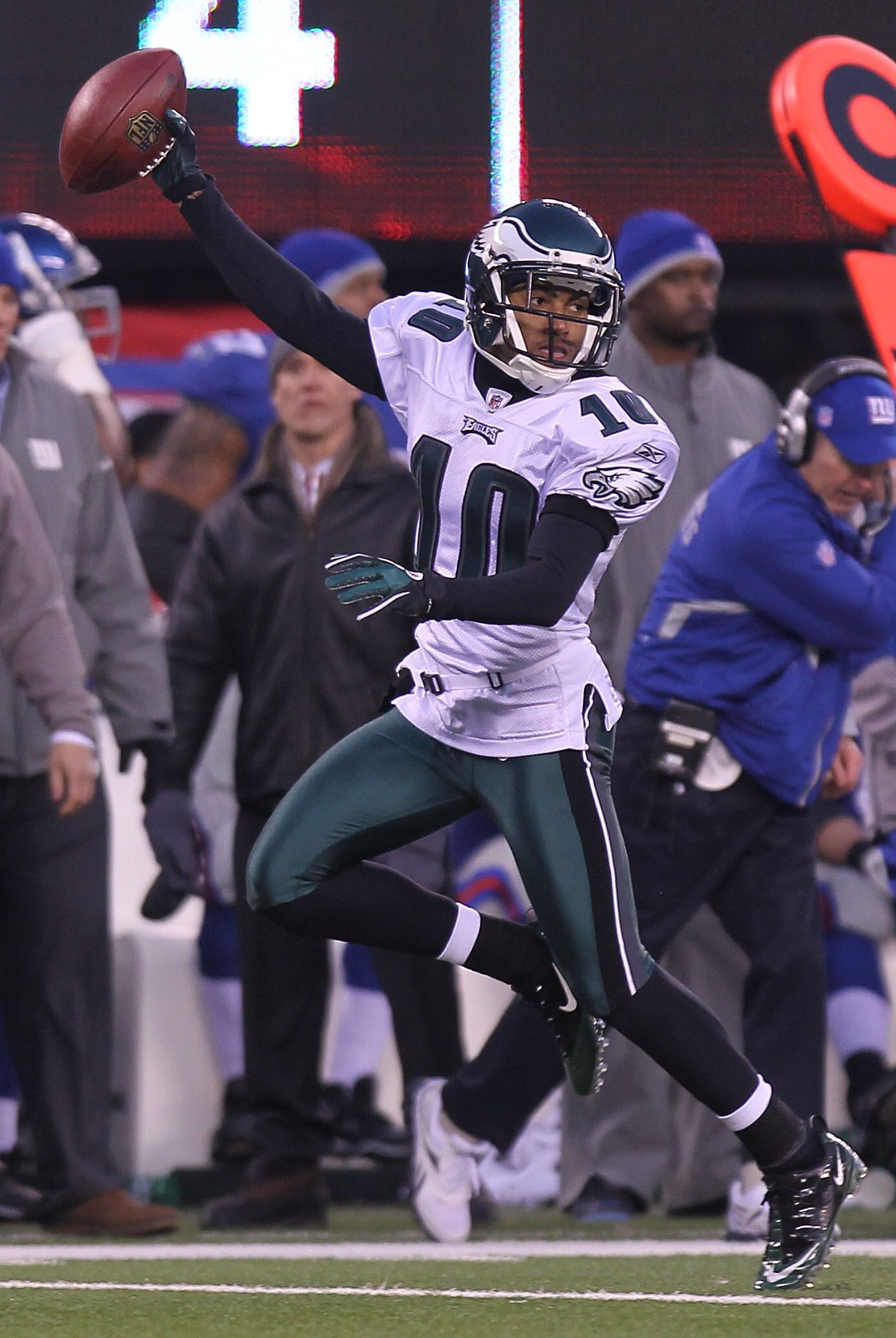 EAST RUTHERFORD, NJ - DECEMBER 19:  DeSean Jackson #10 of the Philadelphia Eagles runs in the game winning touchdown on a punt return against the New York Giants at New Meadowlands Stadium on December 19, 2010 in East Rutherford, New Jersey.  (Photo by Ni