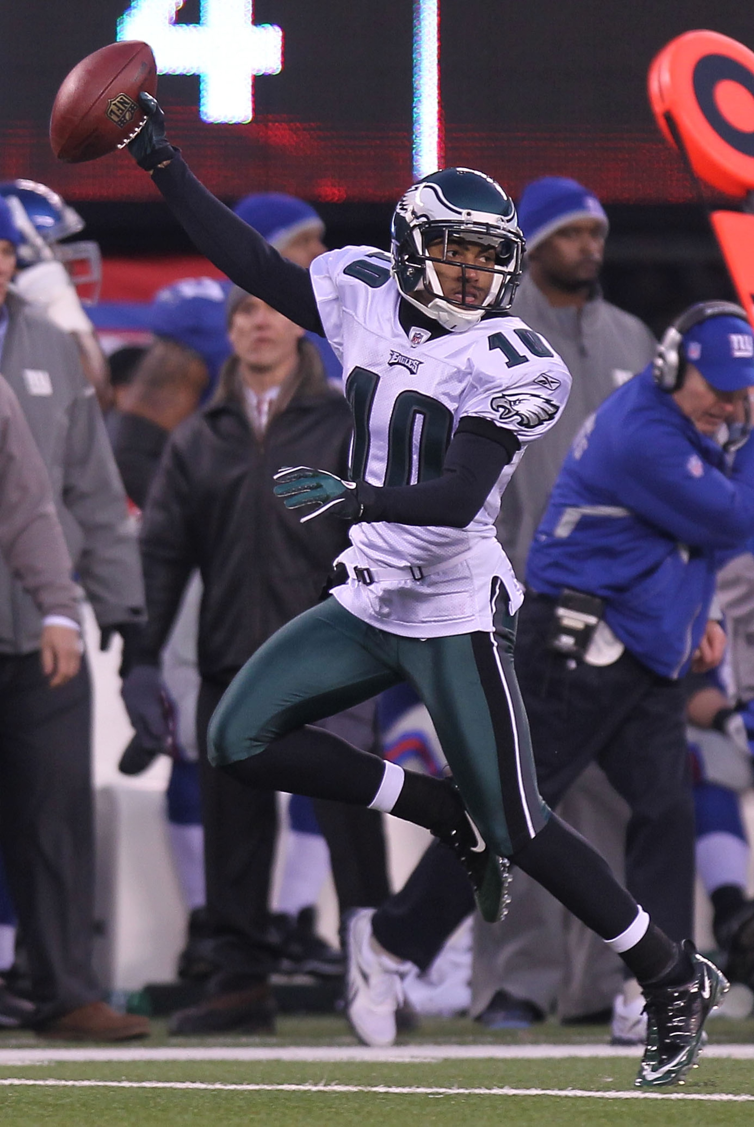 EAST RUTHERFORD, NJ - DECEMBER 19:  DeSean Jackson #10 of the Philadelphia Eagles runs in the game winning touchdown on a punt return against the New York Giants at New Meadowlands Stadium on December 19, 2010 in East Rutherford, New Jersey.  (Photo by Ni