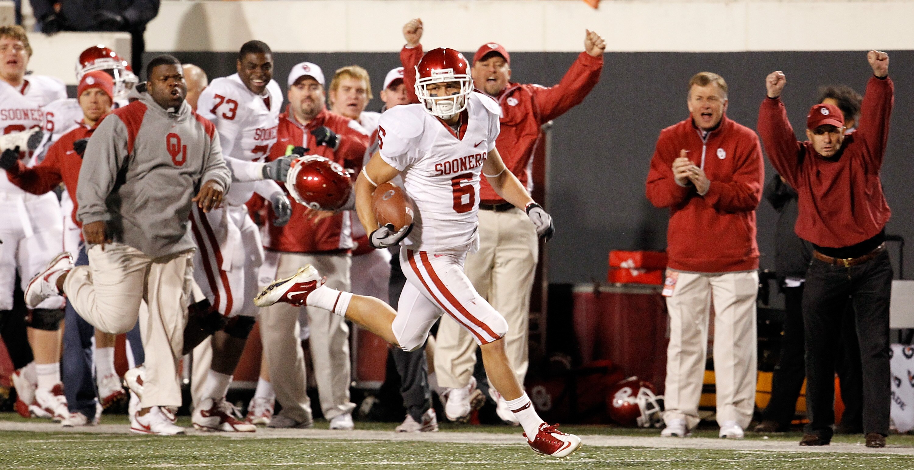 STILLWATER, OK - NOVEMBER 27:  Wide receiver Cameron Kenney #6 of the Oklahoma Sooners scores against the Oklahoma State Cowboys at Boone Pickens Stadium on November 27, 2010 in Stillwater, Oklahoma.  The Sooners beat the Cowboys 47-41.  (Photo by Tom Pen