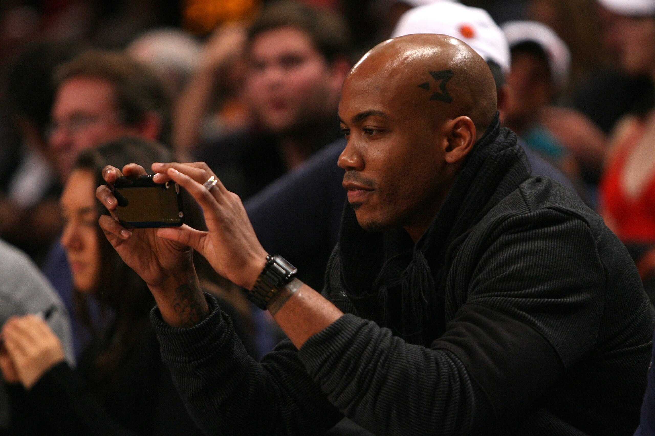 NEW YORK - OCTOBER 31:  Stephon Marbury watches the New York Knicks against the Philadelphia 76ers at Madison Square Garden on October 31, 2009 in New York, New York. The 76ers defeated the Knicks 141-127. NOTE TO USER: User expressly acknowledges and agr