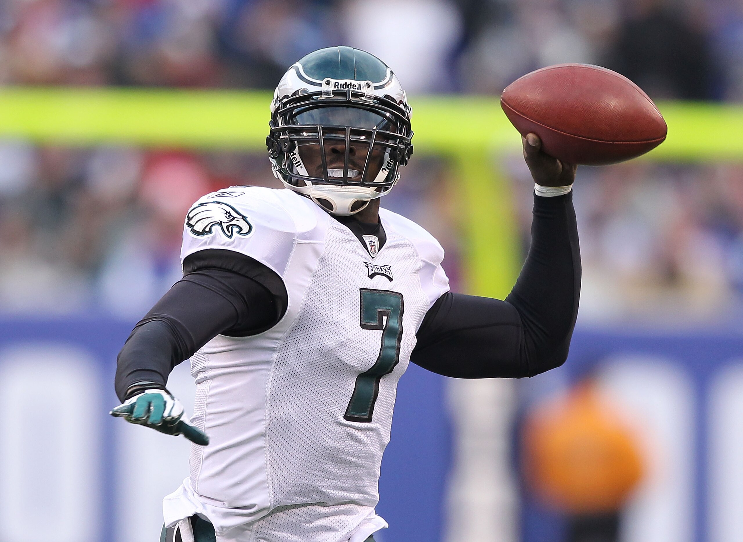 EAST RUTHERFORD, NJ - DECEMBER 19: Michael Vick #7 of the Philadelphia Eagles looks to pass against the New York Giants during their game on December 19, 2010 at The New Meadowlands Stadium in East Rutherford, New Jersey. (Photo by Al Bello/Getty Images EAST RUTHERFORD, NJ - DECEMBER 19: Michael Vick #7 of the Philadelphia Eagles looks to pass against the New York Giants during their game on December 19, 2010 at The New Meadowlands Stadium in East Rutherford, New Jersey. (Photo by Al Bello/Getty Images