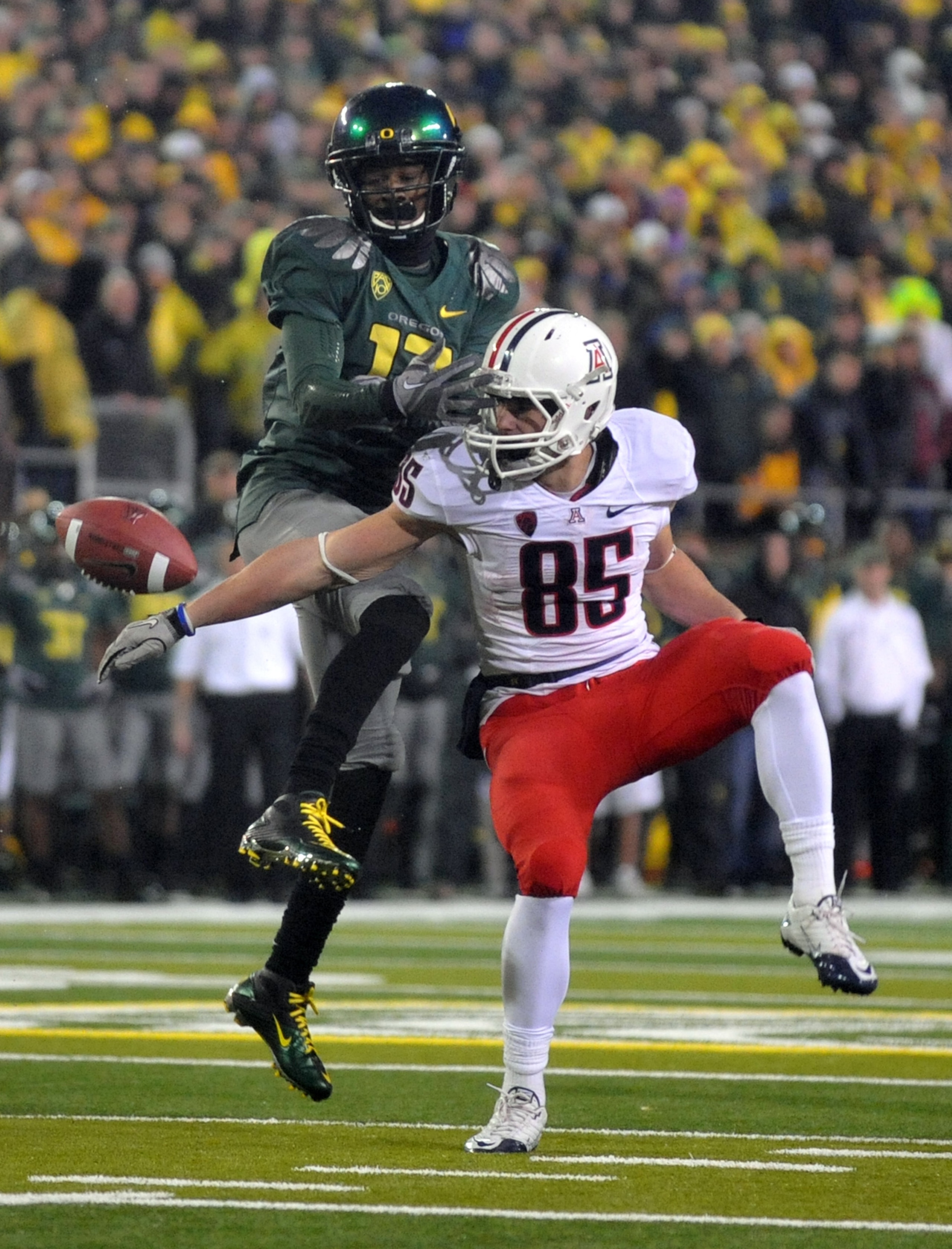 EUGENE, OR - NOVEMBER 26: Cornerback Cliff Harris #13 of the Oregon Ducks breaks up a pass intended for wide receiver David Douglas #85 of the Arizona Wildcats in the third quarter of the game against the Arizona Wildcats at Autzen Stadium on November 26, EUGENE, OR - NOVEMBER 26: Cornerback Cliff Harris #13 of the Oregon Ducks breaks up a pass intended for wide receiver David Douglas #85 of the Arizona Wildcats in the third quarter of the game against the Arizona Wildcats at Autzen Stadium on November 26,