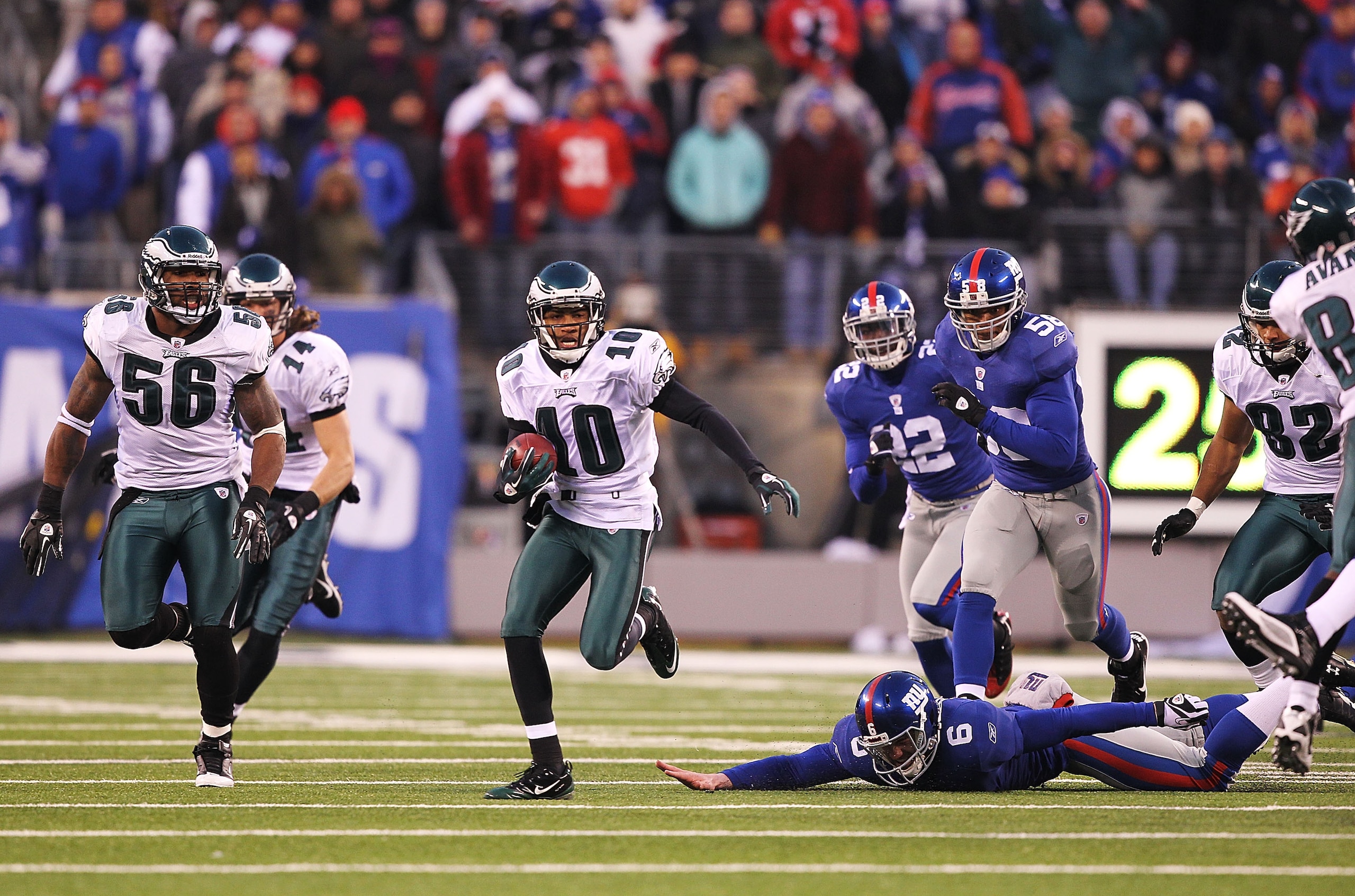 EAST RUTHERFORD, NJ - DECEMBER 19:  DeSean Jackson #10 of the Philadelphia Eagles eludes Matt Dodge #6 of the New York Giants and returns a punt for the winning touchdown as time runs out defeating the Giants 38-31 during their game on December 19, 2010 a
