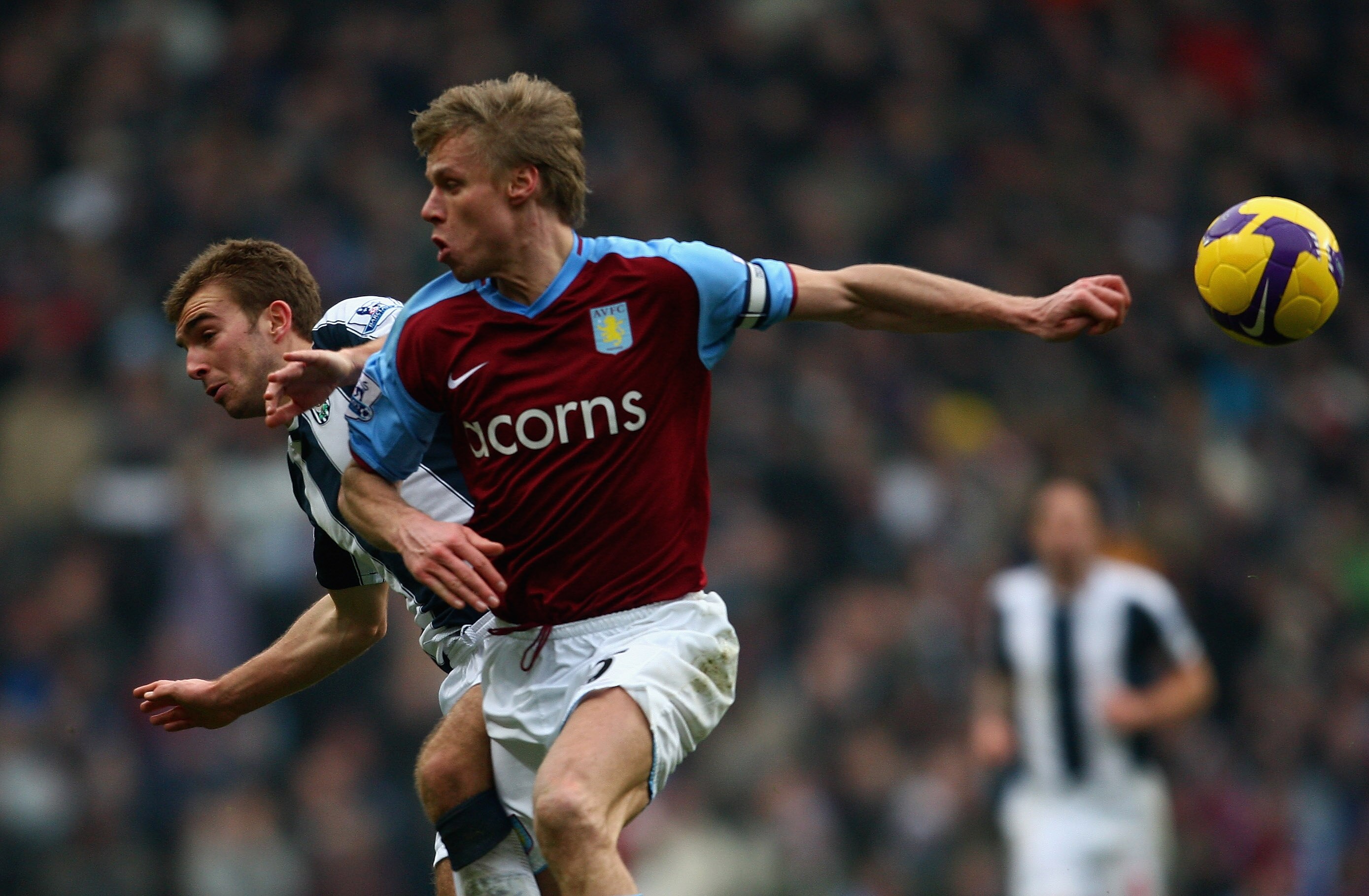 BIRMINGHAM, UNITED KINGDOM - JANUARY 10:  Martin Laursen of Aston Villa battles with James Morrison of West Bromwich Albion during the Barclays Premier League match between Aston Villa and West Bromwich Albion at Villa Park on January 10, 2009 in Birmingh