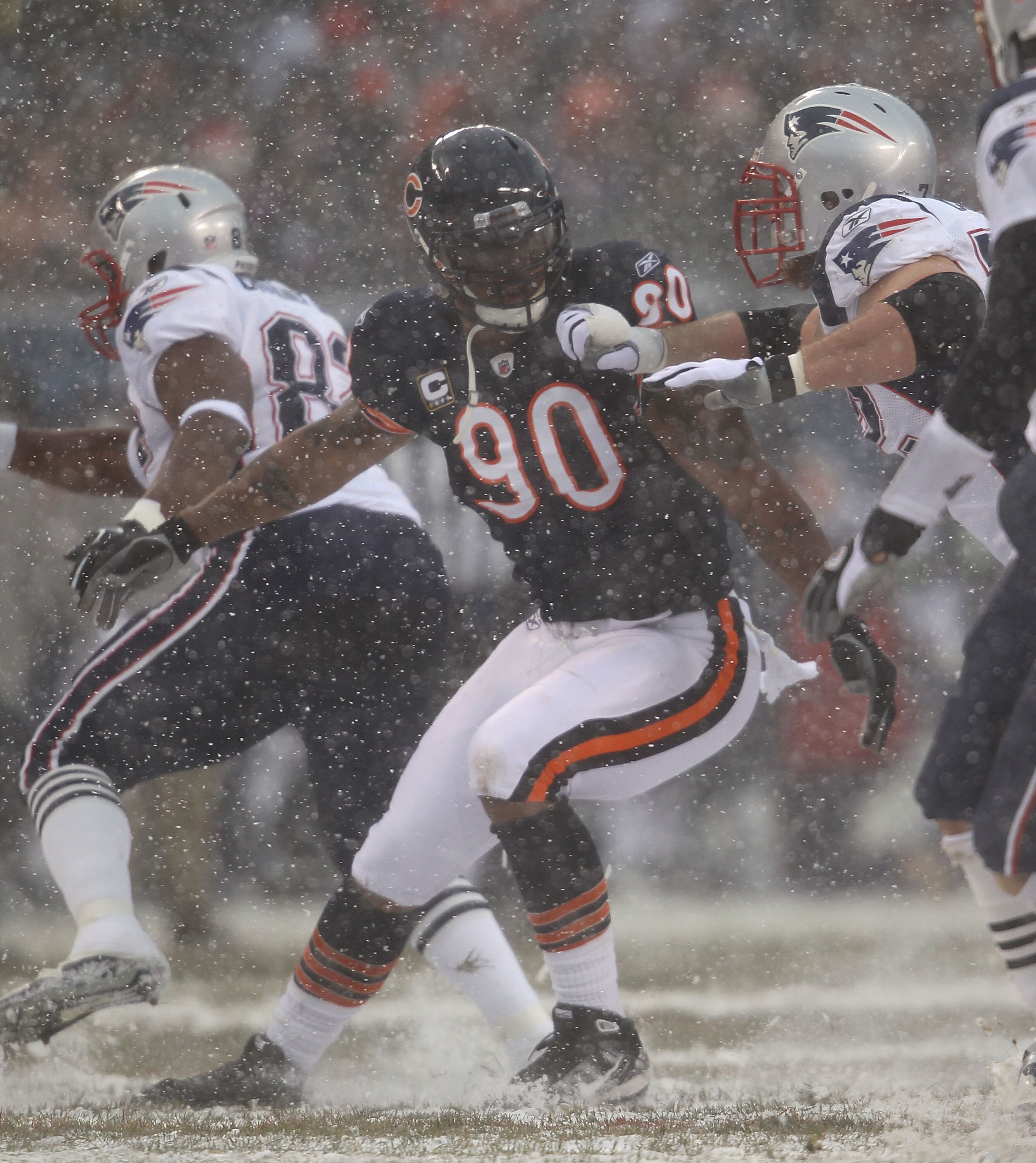 CHICAGO, IL - DECEMBER 12: Julius Peppers #90 of the Chicago Bears rushes against the New England Patriots at Soldier Field on December 12, 2010 in Chicago, Illinois. The Patriots defeated the Bears 36-7. (Photo by Jonathan Daniel/Getty Images)
