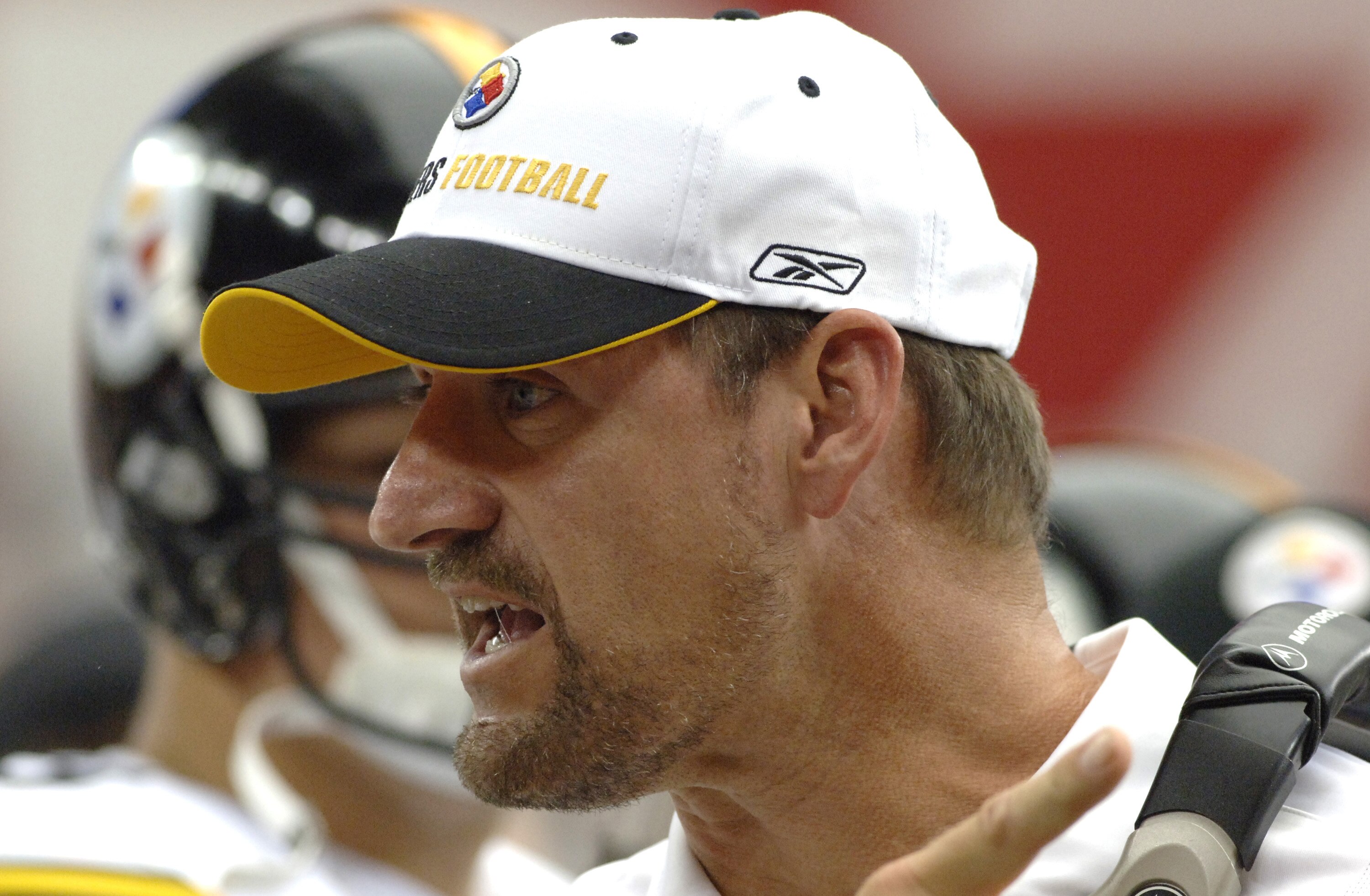 Pittsburgh Steelers coach Bill Cowher offers words of advice during play  against the Arizona Cardinals August 12, 2006.  The Cardinals opened a new stadium in Glendale, Arizona and won 21 - 13.  (Photo by Al Messerschmidt/Getty Images)