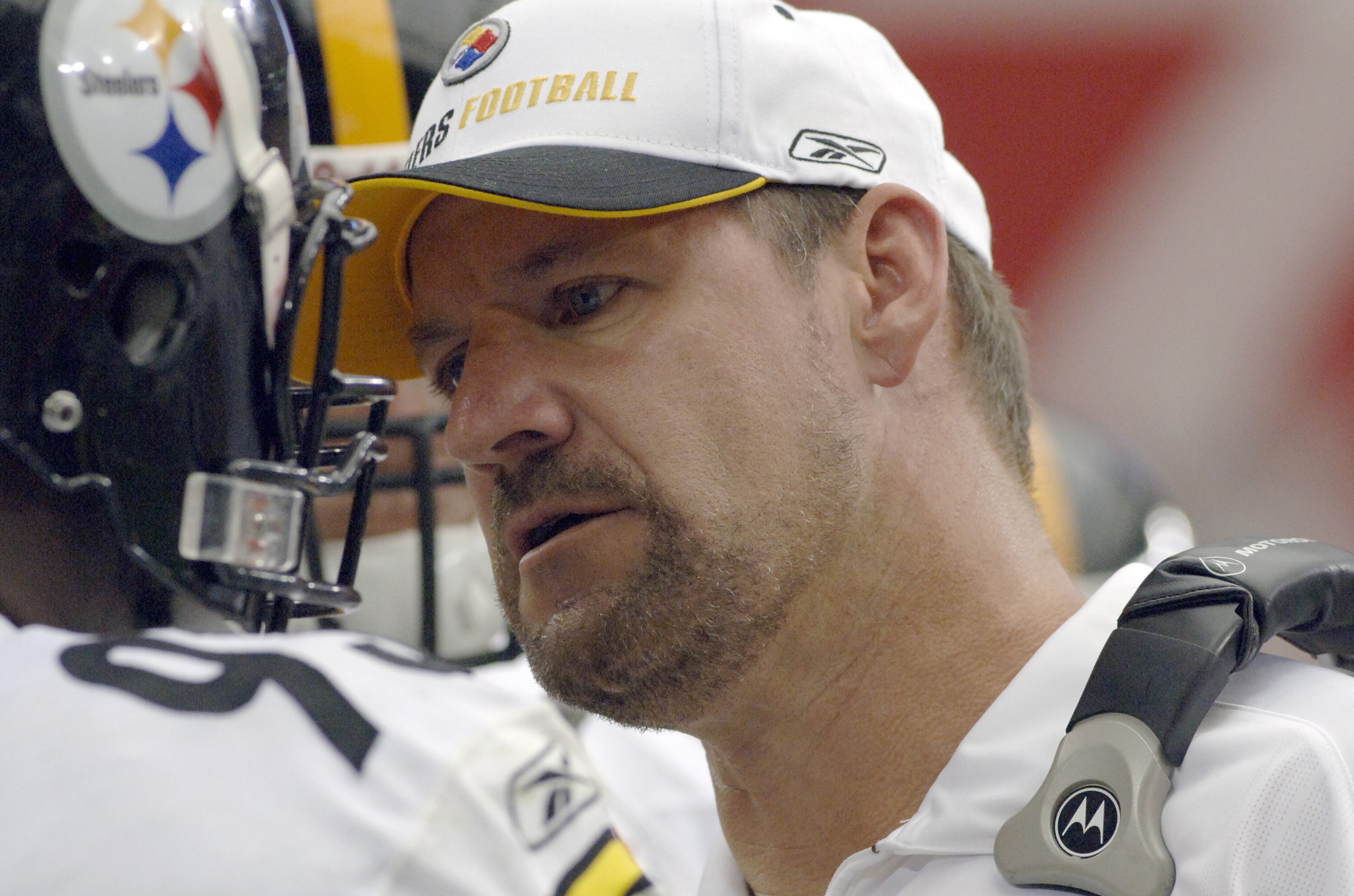 Pittsburgh Steelers coach Bill Cowher offers words of advice during play  against the Arizona Cardinals August 12, 2006.  The Cardinals opened a new stadium in Glendale, Arizona and won 21 - 13.  (Photo by Al Messerschmidt/Getty Images)