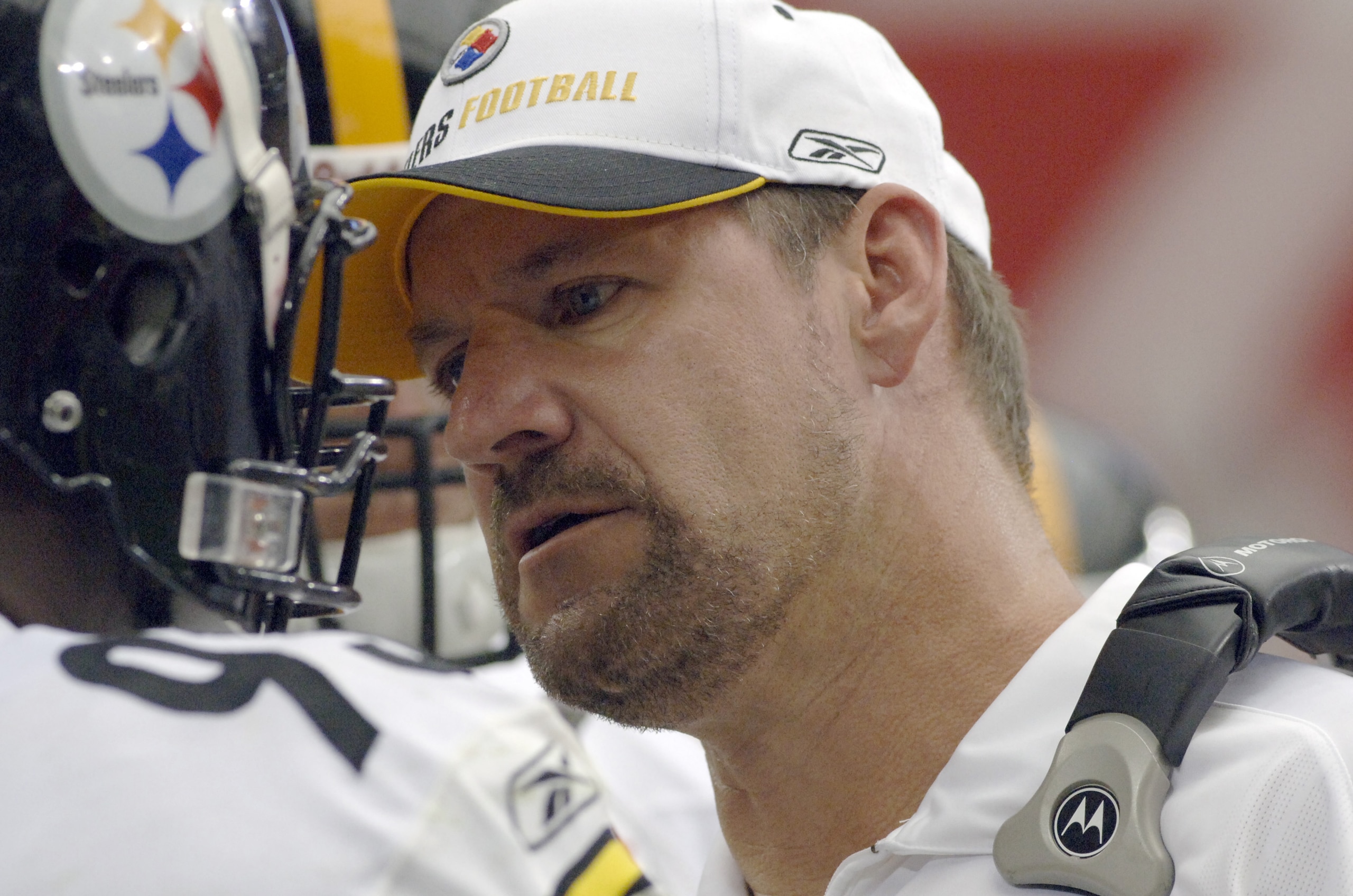 Pittsburgh Steelers coach Bill Cowher offers words of advice during play against the Arizona Cardinals August 12, 2006. The Cardinals opened a new stadium in Glendale, Arizona and won 21 - 13. (Photo by Al Messerschmidt/Getty Images) Pittsburgh Steelers coach Bill Cowher offers words of advice during play against the Arizona Cardinals August 12, 2006. The Cardinals opened a new stadium in Glendale, Arizona and won 21 - 13. (Photo by Al Messerschmidt/Getty Images)