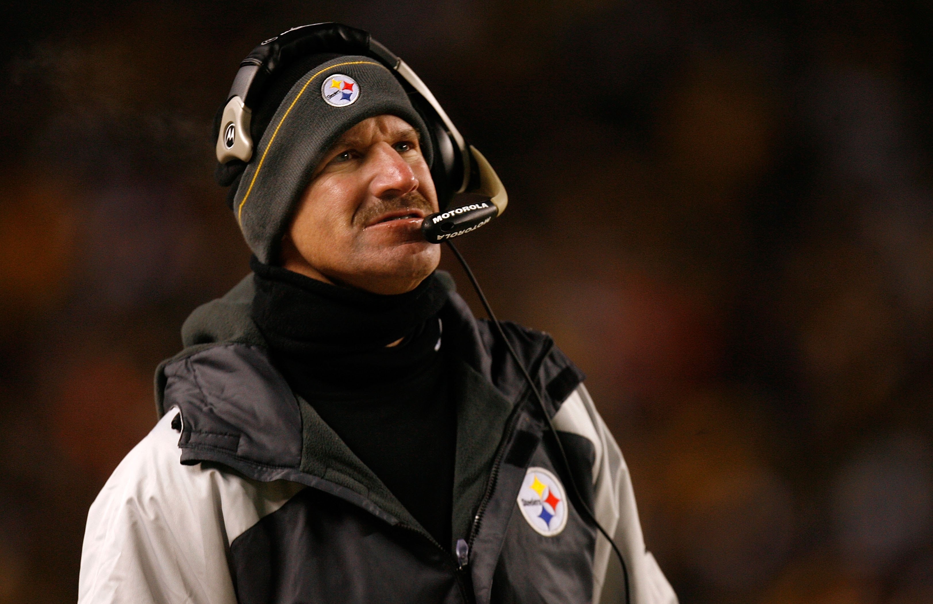 PITTSBURGH - DECEMBER 07:  Head coach Bill Cowher of the Pittsburgh Steelers looks on against the Cleveland Browns December 7, 2006 at Heinz Field in Pittsburgh, Pennsylvania.  (Photo by Gregory Shamus/Getty Images)