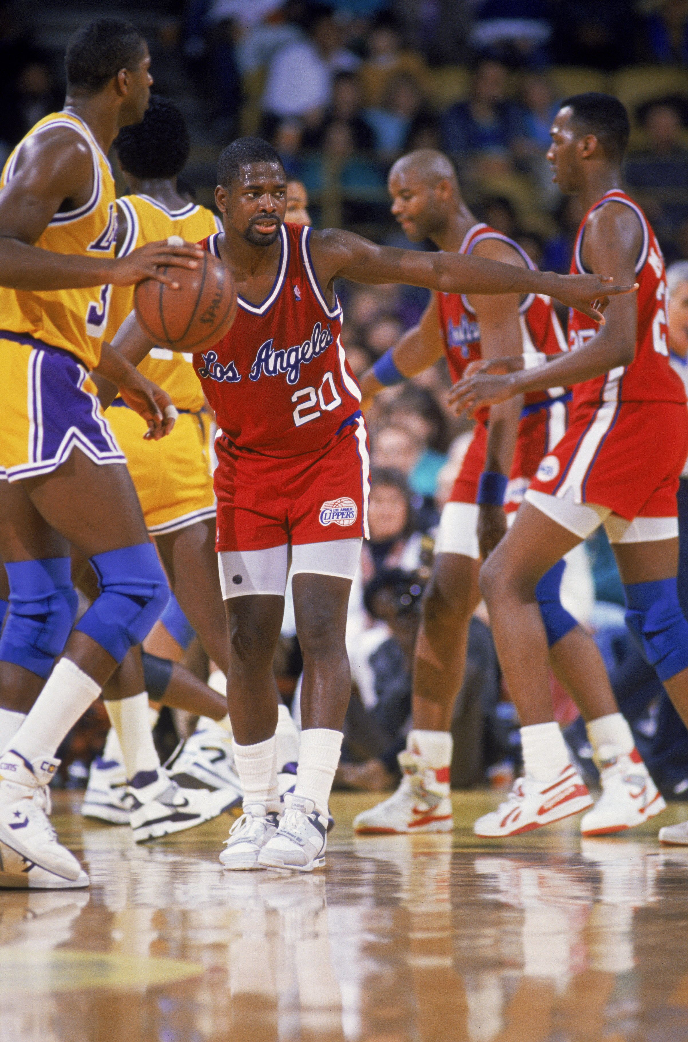 LOS ANGELES - NOVEMBER 1: Quintin Dailey #31 of the Los Angeles Clippers plays defense during the NBA game against the Los Angeles Lakers at the Great Western Forum, in Los Angeles, California on January 1, 1988. NOTE TO USER: User expressly acknowledges 