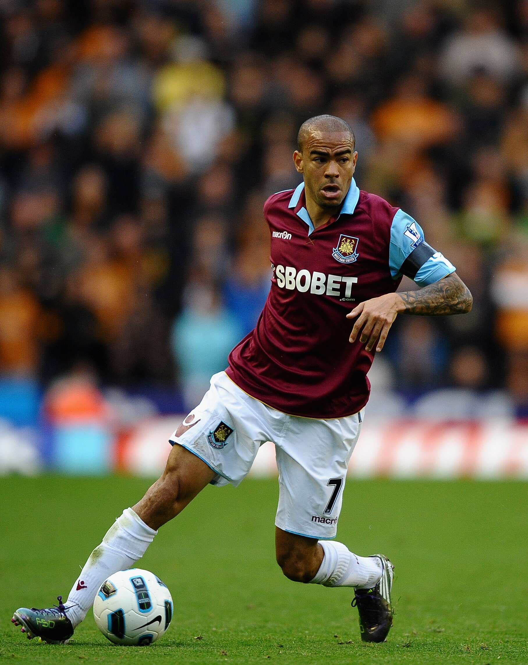 WOLVERHAMPTON, ENGLAND - OCTOBER 16: Kieron Dyer of West Ham in action during the Barclays Premier League match between Wolverhampton Wanderers and West Ham United at Molineux on October 16, 2010 in Wolverhampton, England.  (Photo by Laurence Griffiths/Ge