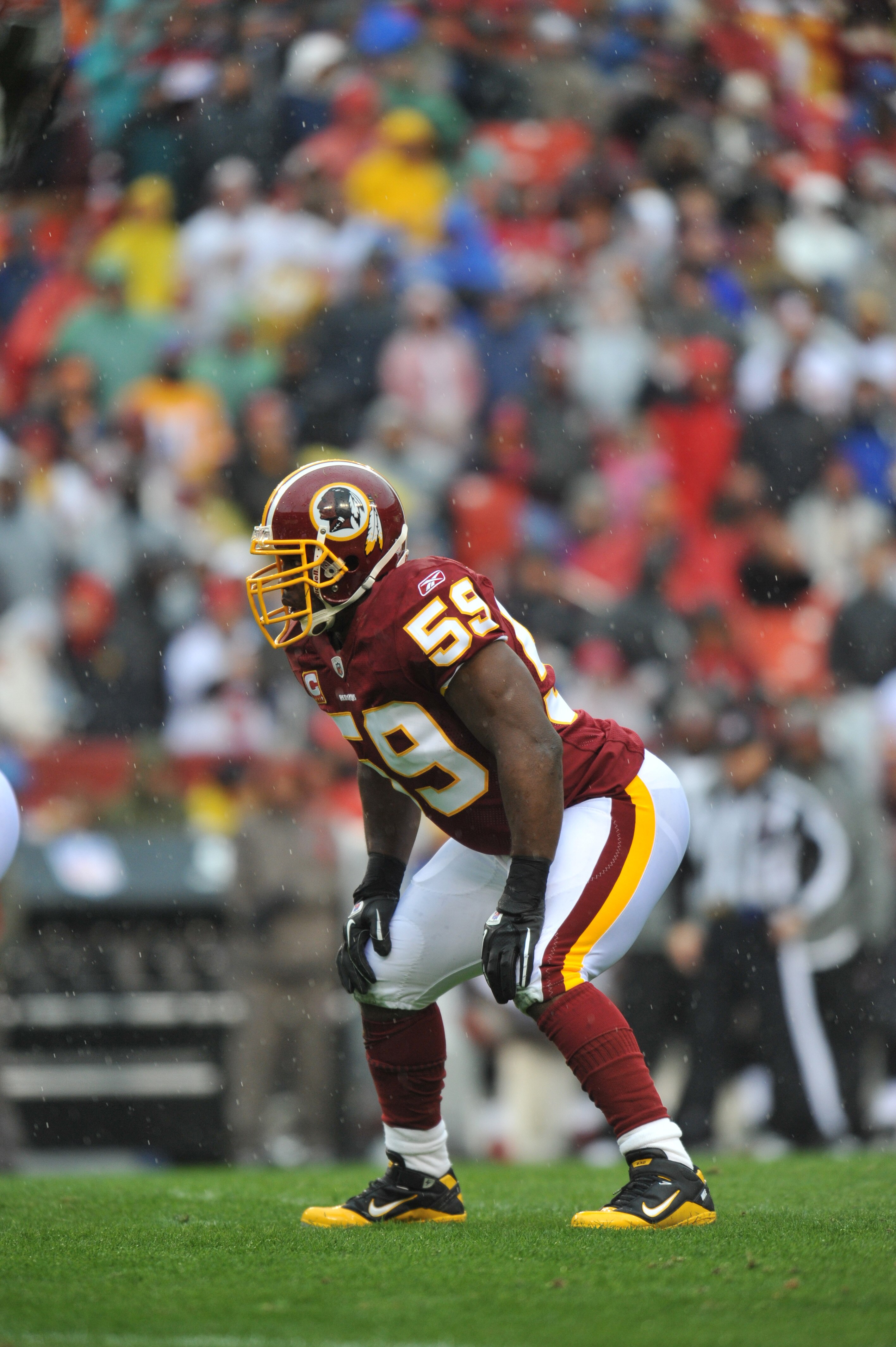 LANDOVER, MD - DECEMBER 12:  London Fletcher #59 of the Washington Redskins defends against the Tampa Bay Buccaneers  at FedExField on December 12, 2010 in Landover, Maryland. The Buccaneers defeated the Redskins 17-16. (Photo by Larry French/Getty Images