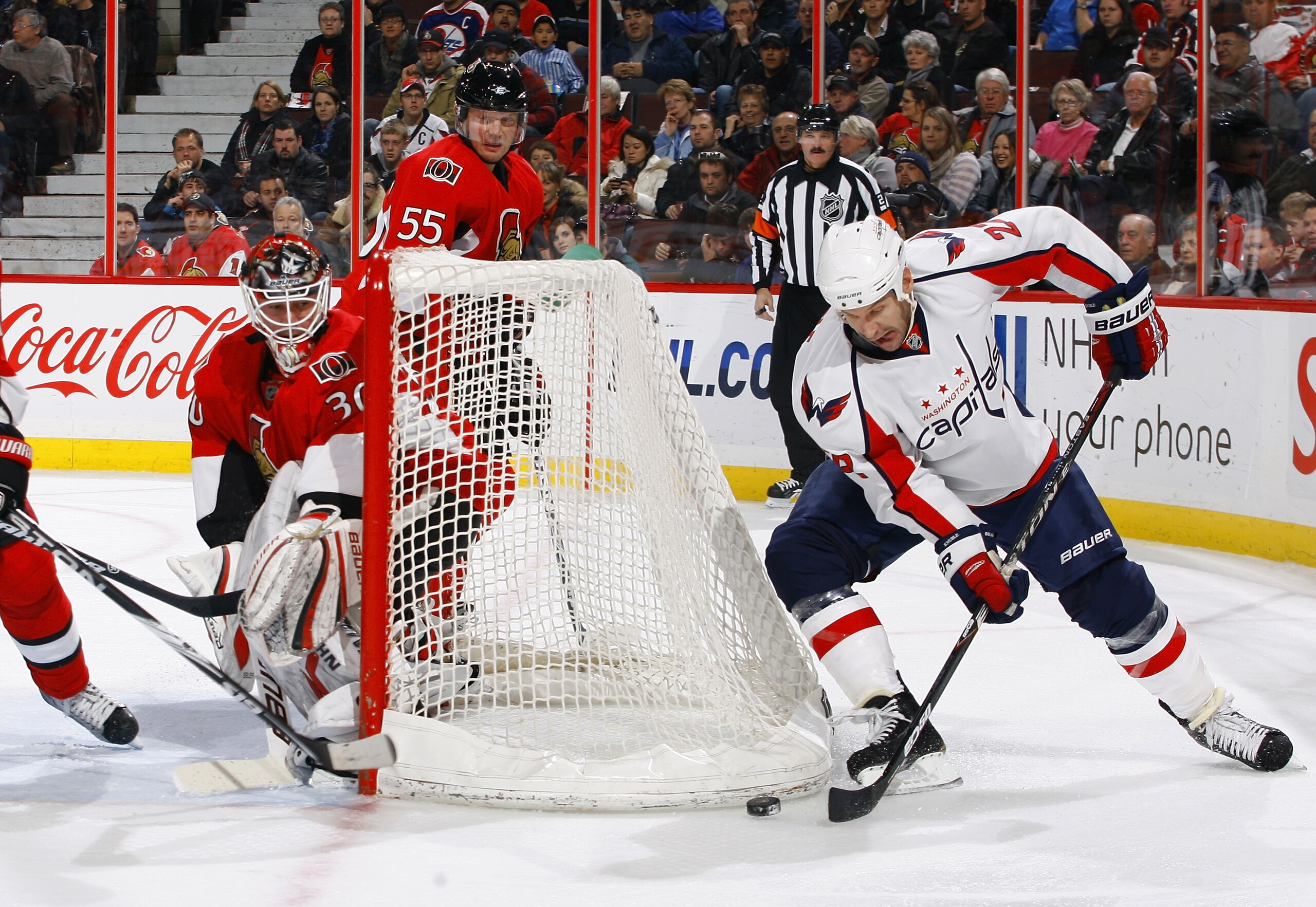 OTTAWA, ON - DECEMBER 19: Mike Knuble #22 of the Washington Capitals cuts hard around the net with the puck while being closely watched by Brian Elliott #30 of the Ottawa Senators in a game at Scotiabank Place on December 19, 2010 in Ottawa, Canada. (Ph OTTAWA, ON - DECEMBER 19: Mike Knuble #22 of the Washington Capitals cuts hard around the net with the puck while being closely watched by Brian Elliott #30 of the Ottawa Senators in a game at Scotiabank Place on December 19, 2010 in Ottawa, Canada. (Ph