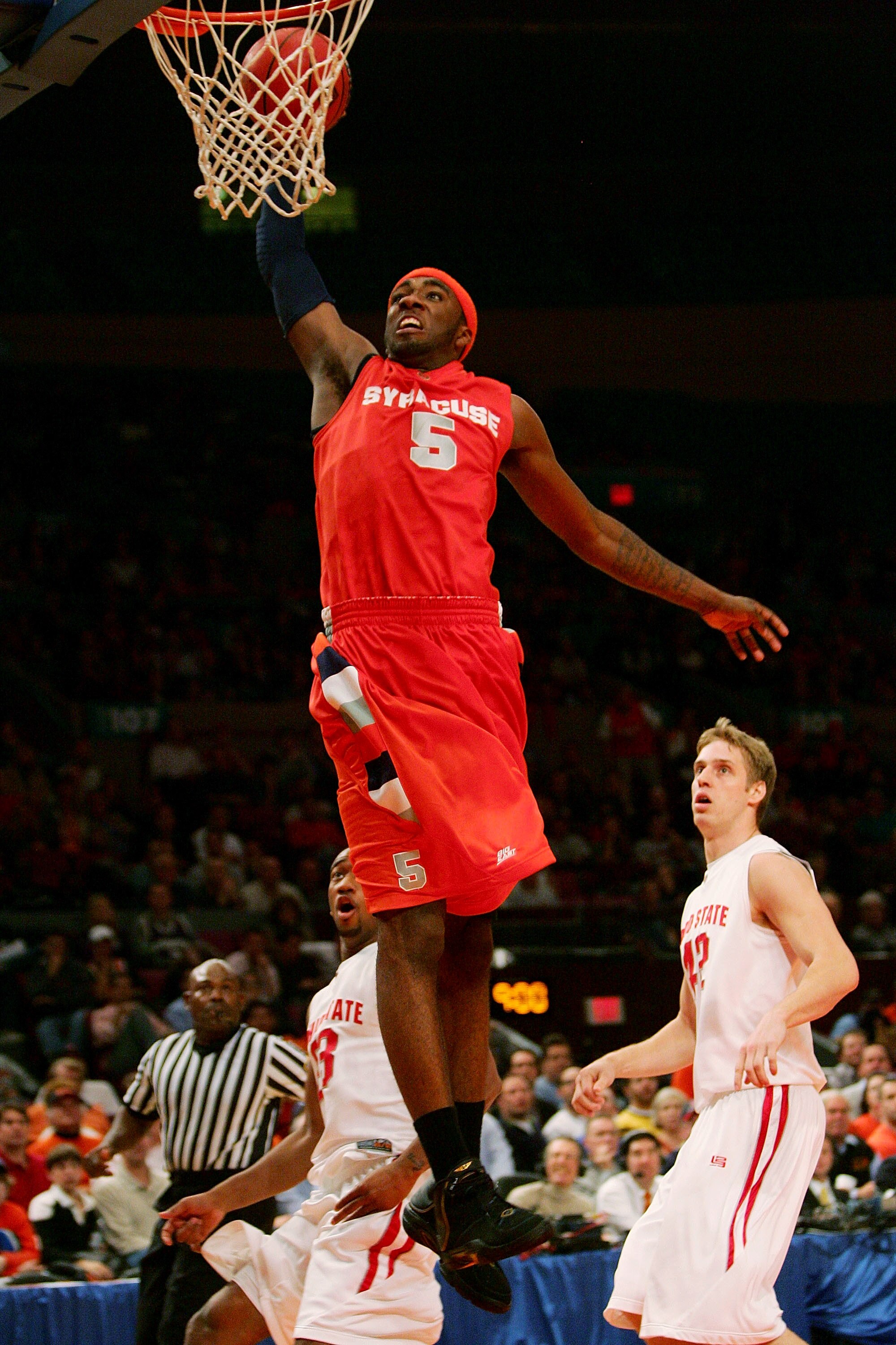 NEW YORK - NOVEMBER 21:  Donte Greene #5 of Syracuse Orange slam dunks against the Ohio State Buckeyes during the NIT Season Tip-Off second Semi Final match on November 21, 2007 at Madison Square Garden in New York City.  (Photo by Chris McGrath/Getty Ima