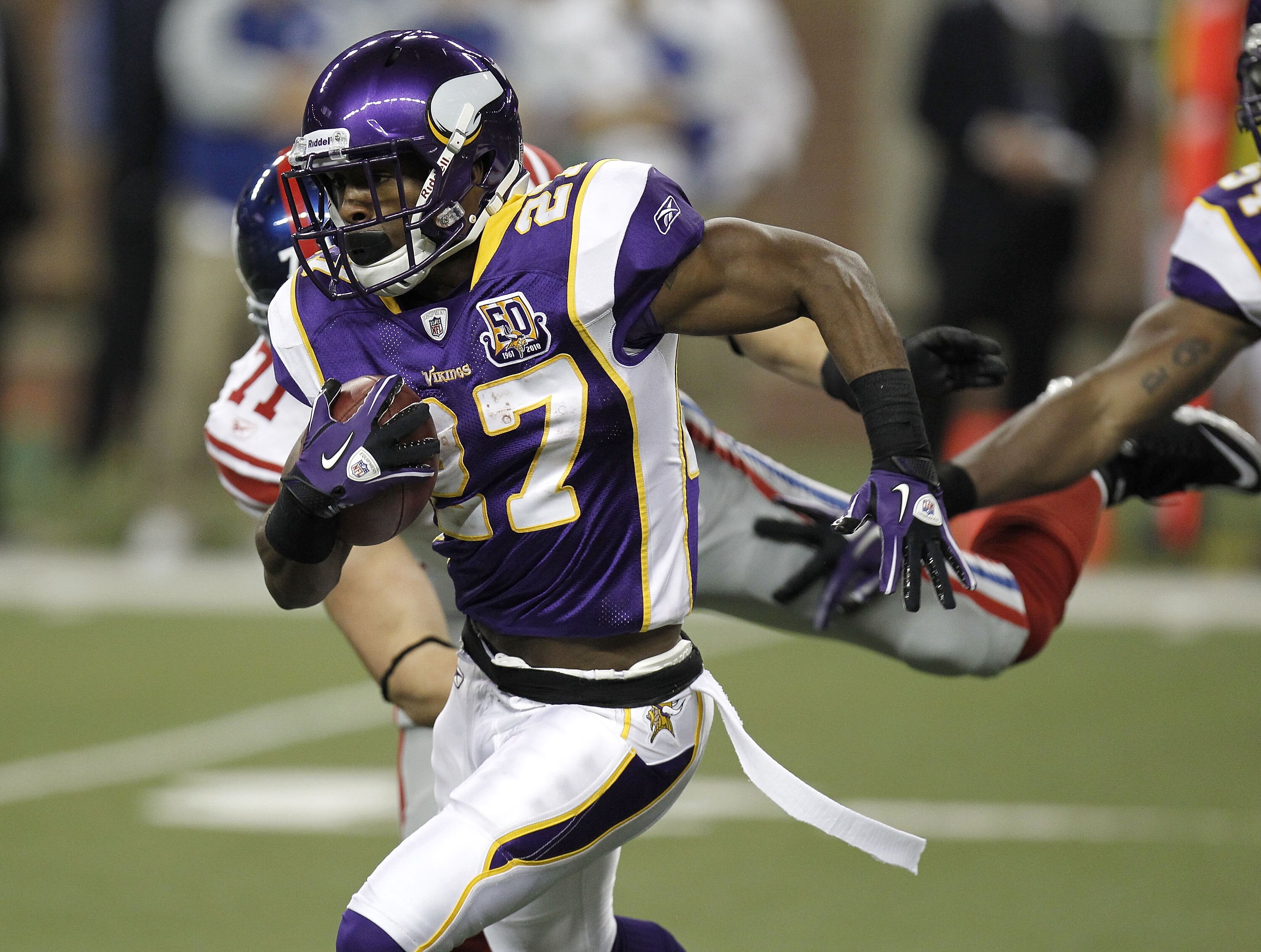 DETROIT, MI - DECEMBER 13: Lorenzo Booker #27 of the Minnesota Vikings tries to get around the tackle during a kick off return of Dave Tollefson #71 of the New York Giants at Ford Field on December 13, 2010 in Detroit, Michigan.  (Photo by Gregory Shamus/