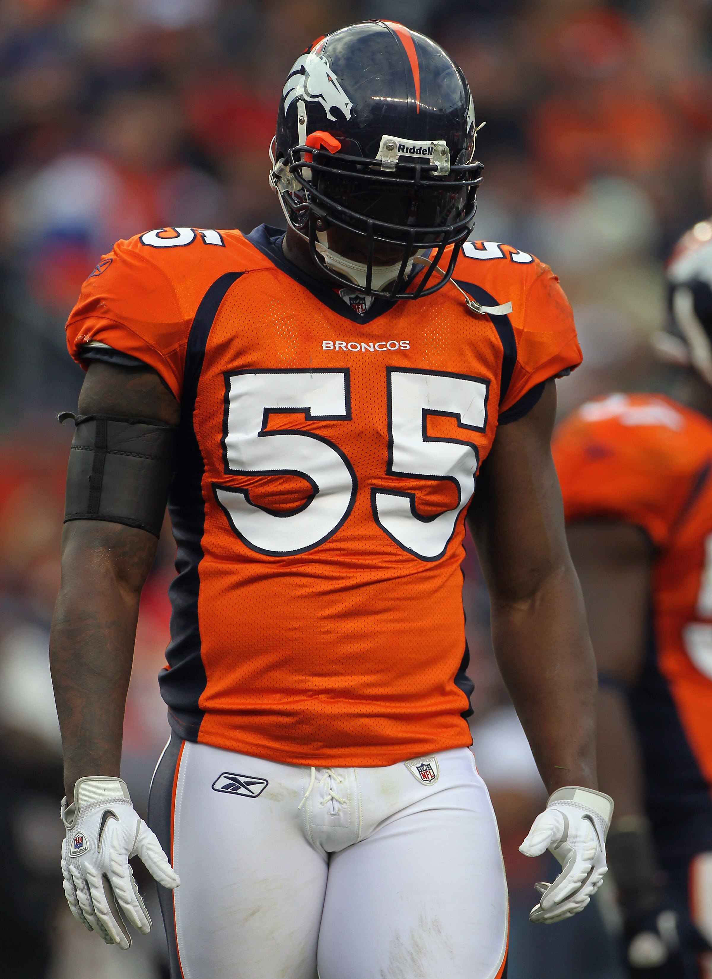 DENVER - NOVEMBER 14:  Linebacker DJ Williams #55 of the Denver Broncos takes the field against the Kansas City Chiefs at INVESCO Field at Mile High on November 14, 2010 in Denver, Colorado. The Broncos defeated the Chiefs 49-29.  (Photo by Doug Pensinger