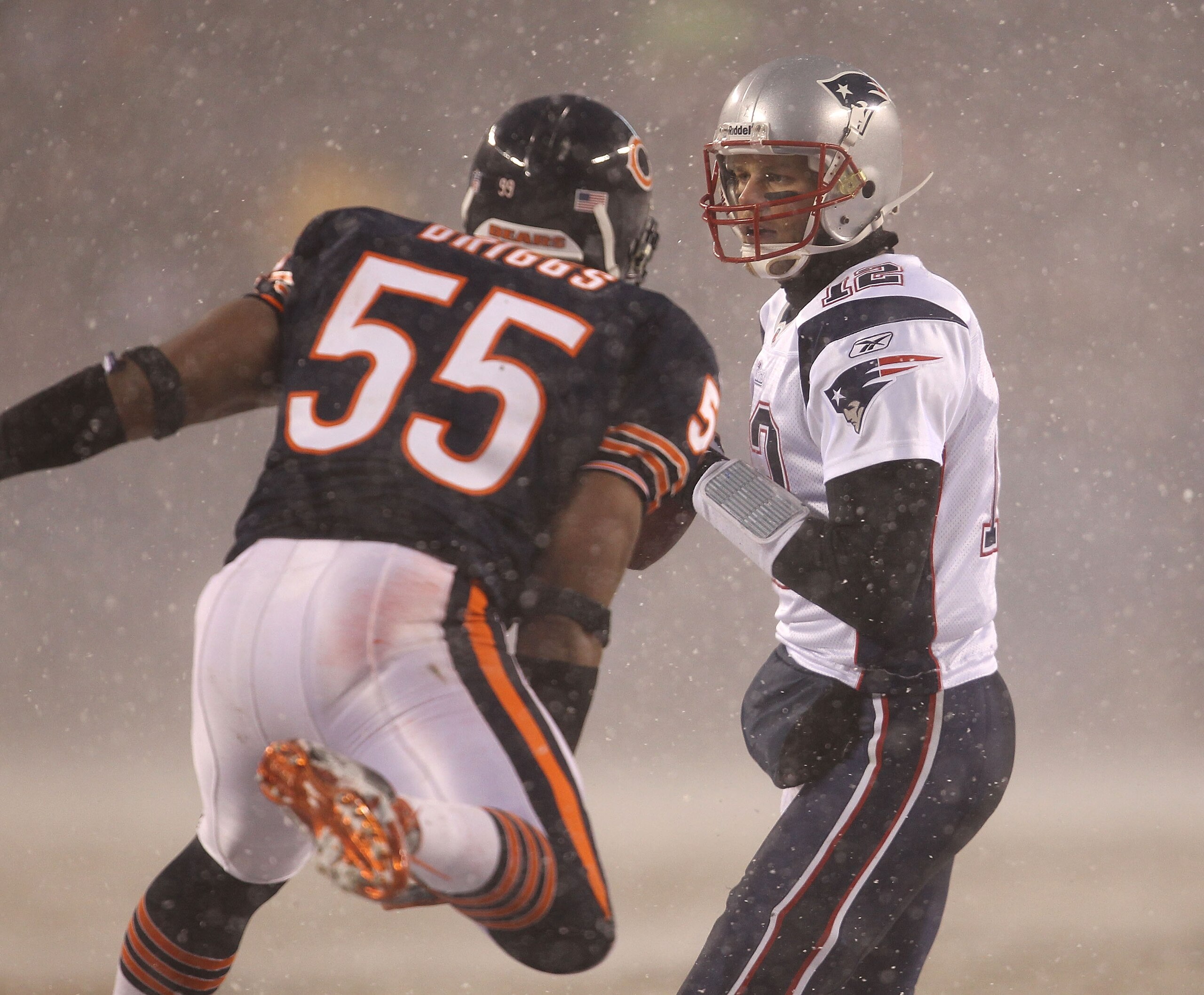 CHICAGO, IL - DECEMBER 12: Lance Briggs #55 of the Chicago Bears rushes against Tom Brady #12 of the New England Patriots at Soldier Field on December 12, 2010 in Chicago, Illinois. The Patriots defeated the Bears 36-7. (Photo by Jonathan Daniel/Getty Ima
