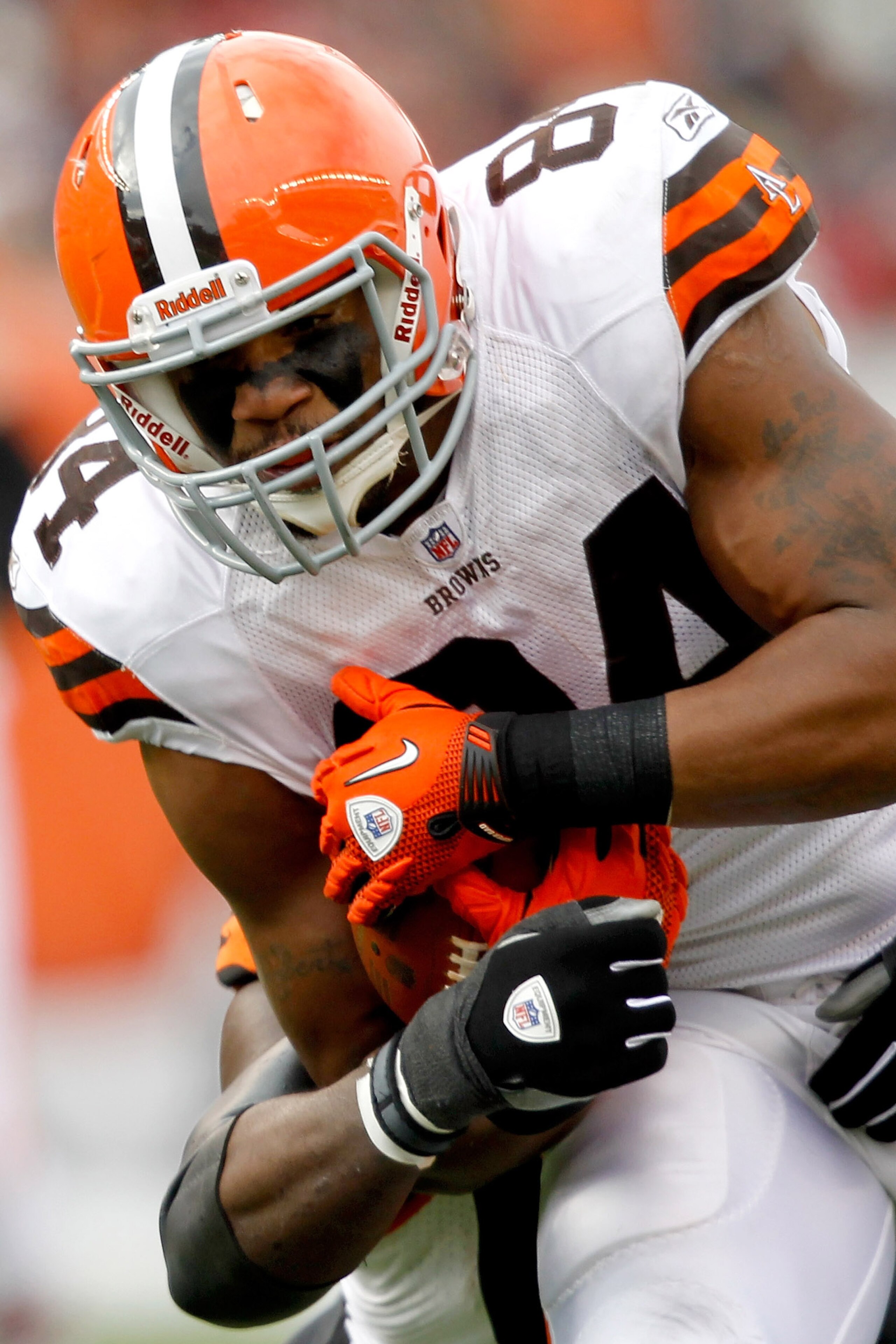 CINCINNATI, OH - DECEMBER 19:  Robert Royal #84 of the Cleveland Browns attempts to break free from Robert Geathers #91 of the Cincinnati Bengals after making a reception at Paul Brown Stadium on December 19, 2010 in Cincinnati, Ohio.  (Photo by Matthew S