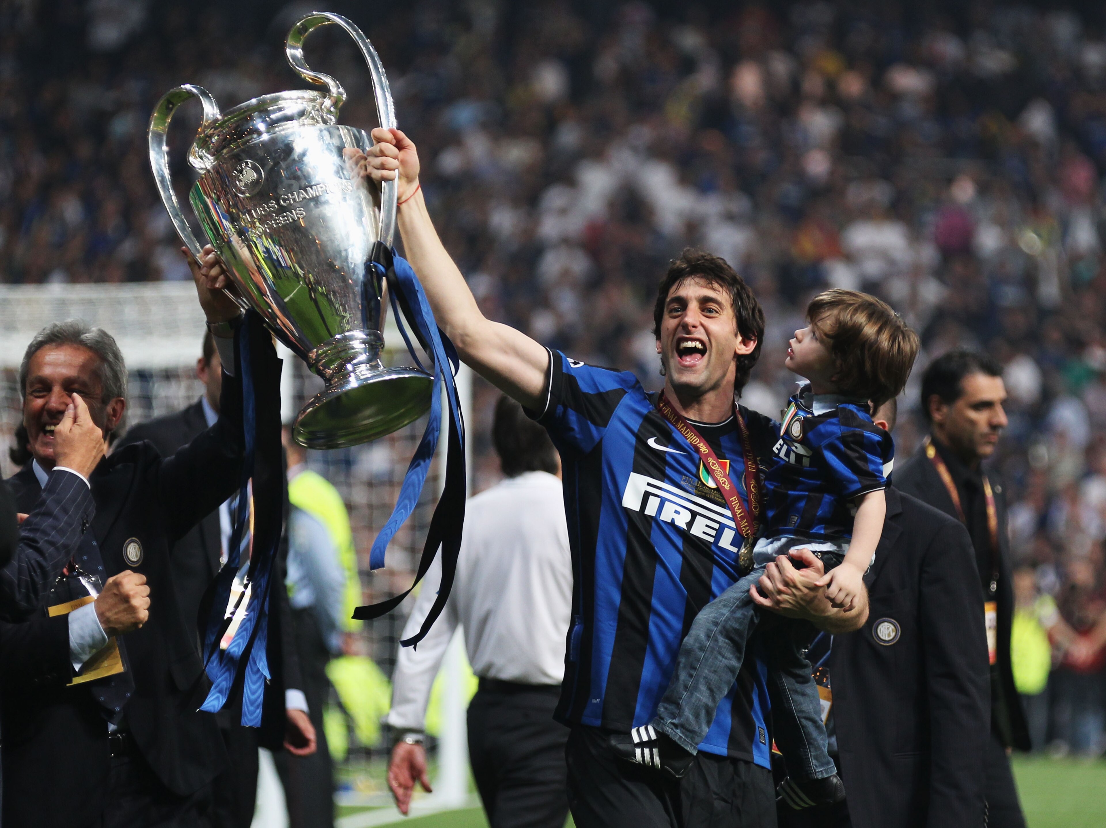MADRID, SPAIN - MAY 22: Double goalscorer Diego Milito of Inter Milan celebrates victory after the UEFA Champions League Final match between FC Bayern Muenchen and Inter Milan at the Estadio Santiago Bernabeu on May 22, 2010 in Madrid, Spain. (Photo by MADRID, SPAIN - MAY 22: Double goalscorer Diego Milito of Inter Milan celebrates victory after the UEFA Champions League Final match between FC Bayern Muenchen and Inter Milan at the Estadio Santiago Bernabeu on May 22, 2010 in Madrid, Spain. (Photo by