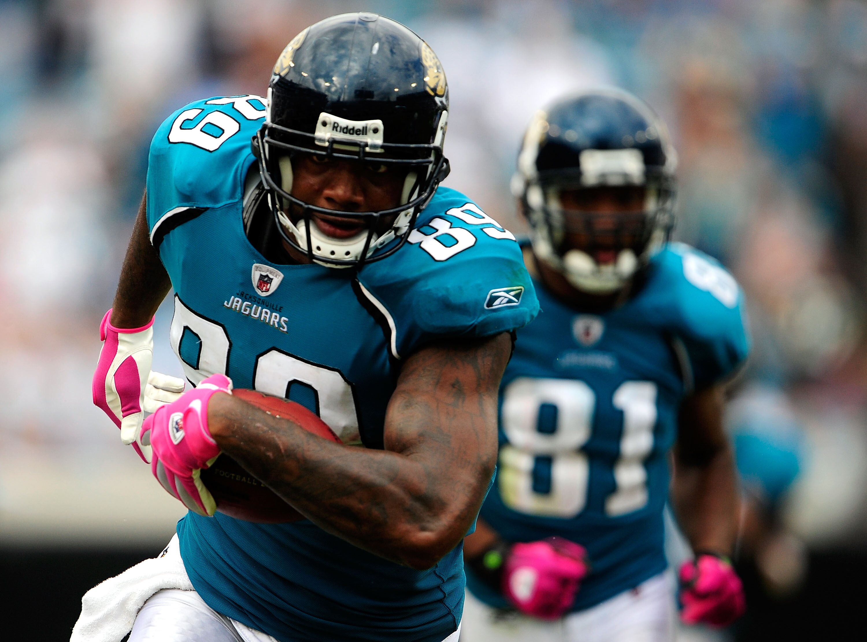 JACKSONVILLE, FL - OCTOBER 04:  Marcedes Lewis #89 of the Jacksonville Jaguars runs for a touchdown during the game against the Tennessee Titans at Jacksonville Municipal Stadium on October 4, 2009 in Jacksonville, Florida.  (Photo by Sam Greenwood/Getty 