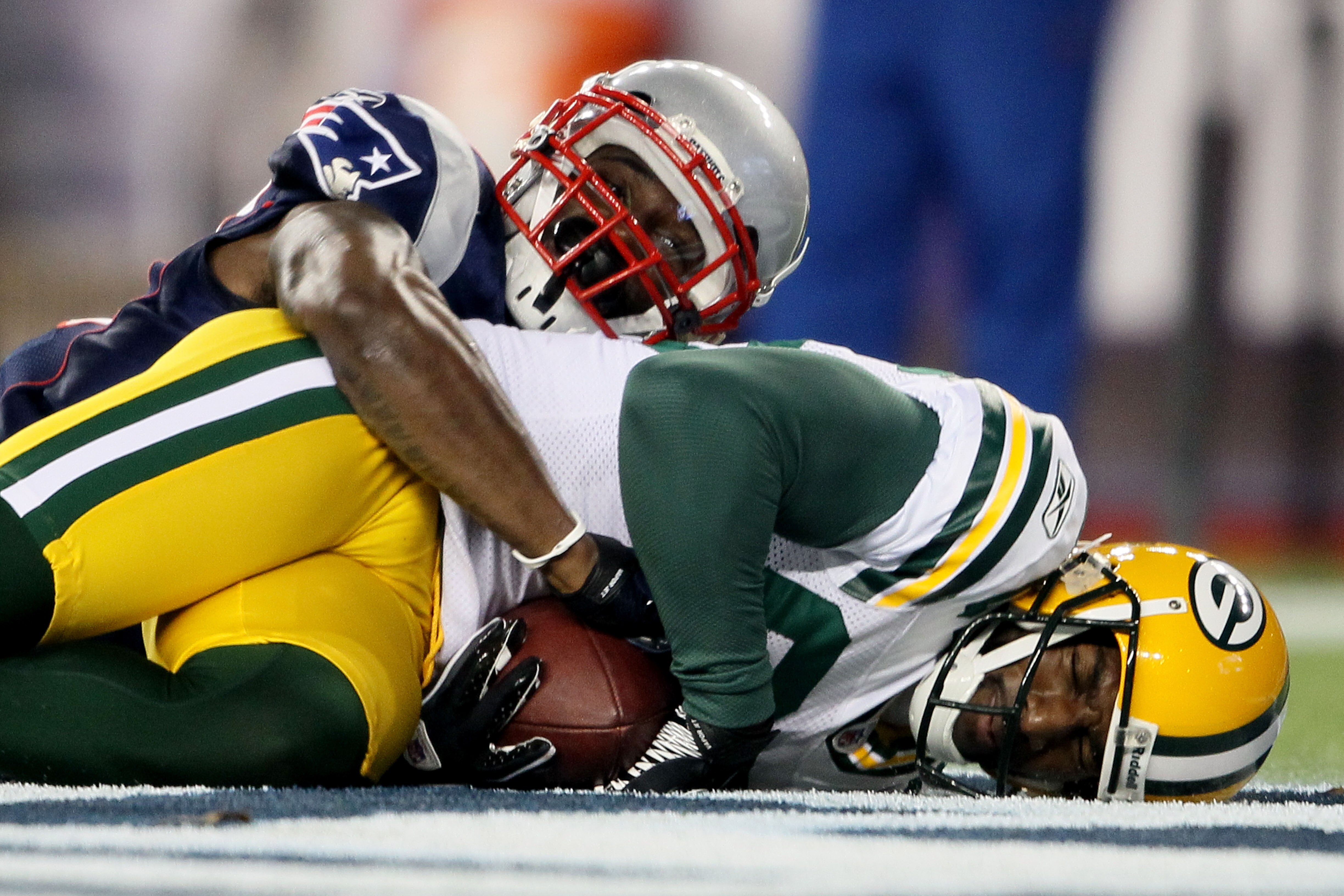 FOXBORO, MA - DECEMBER 19:  Wide receiver Greg Jennings #85 of the Green Bay Packers scores a touchdown against the New England Patriots during the second quarter of the game at Gillette Stadium on December 19, 2010 in Foxboro, Massachusetts.  (Photo by E