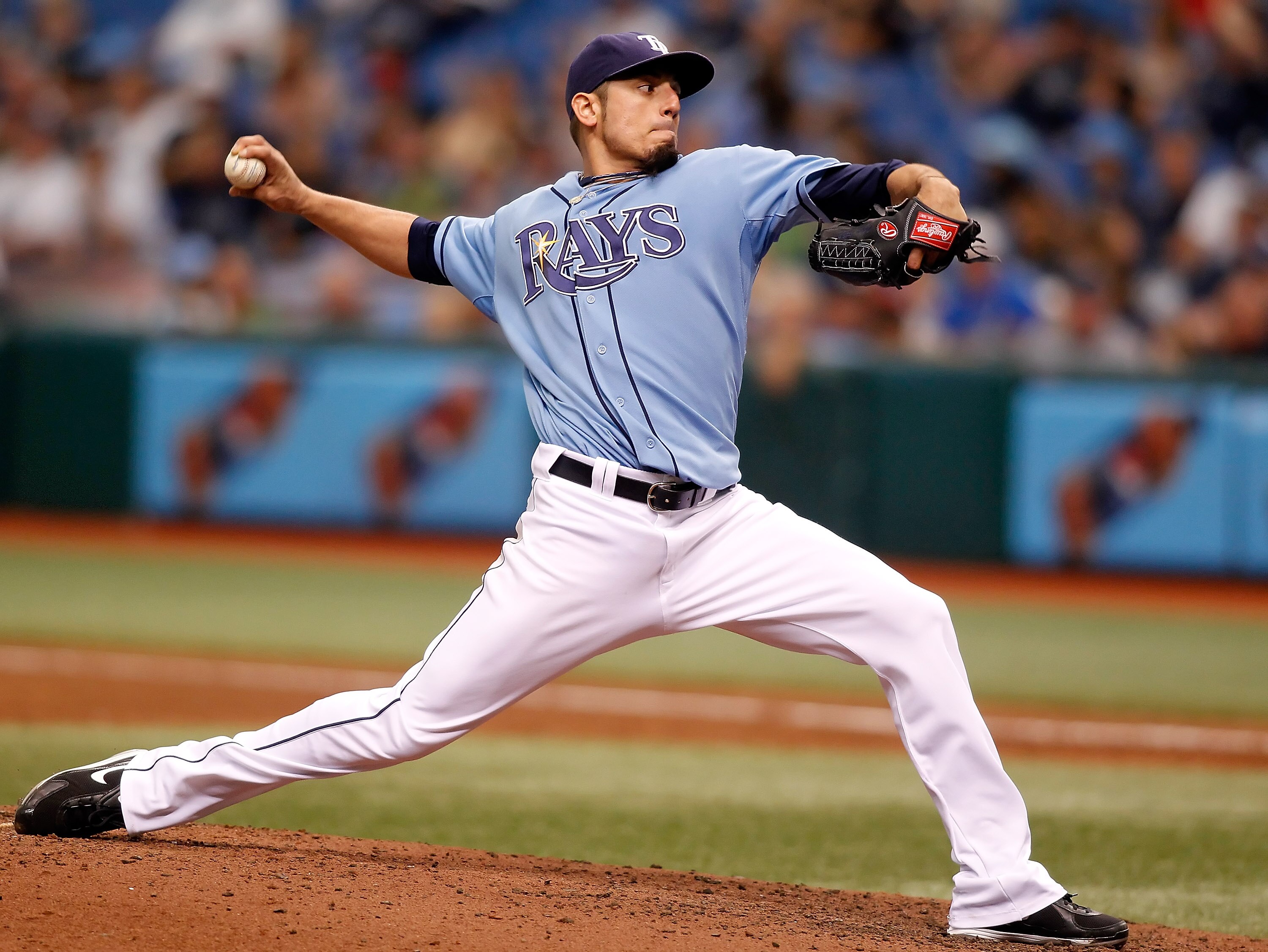 ST. PETERSBURG - MAY 16:  Pitcher Matt Garza #22 of the Tampa Bay Rays pitches against the Seattle Mariners during the game at Tropicana Field on May 16, 2010 in St. Petersburg, Florida.  (Photo by J. Meric/Getty Images)