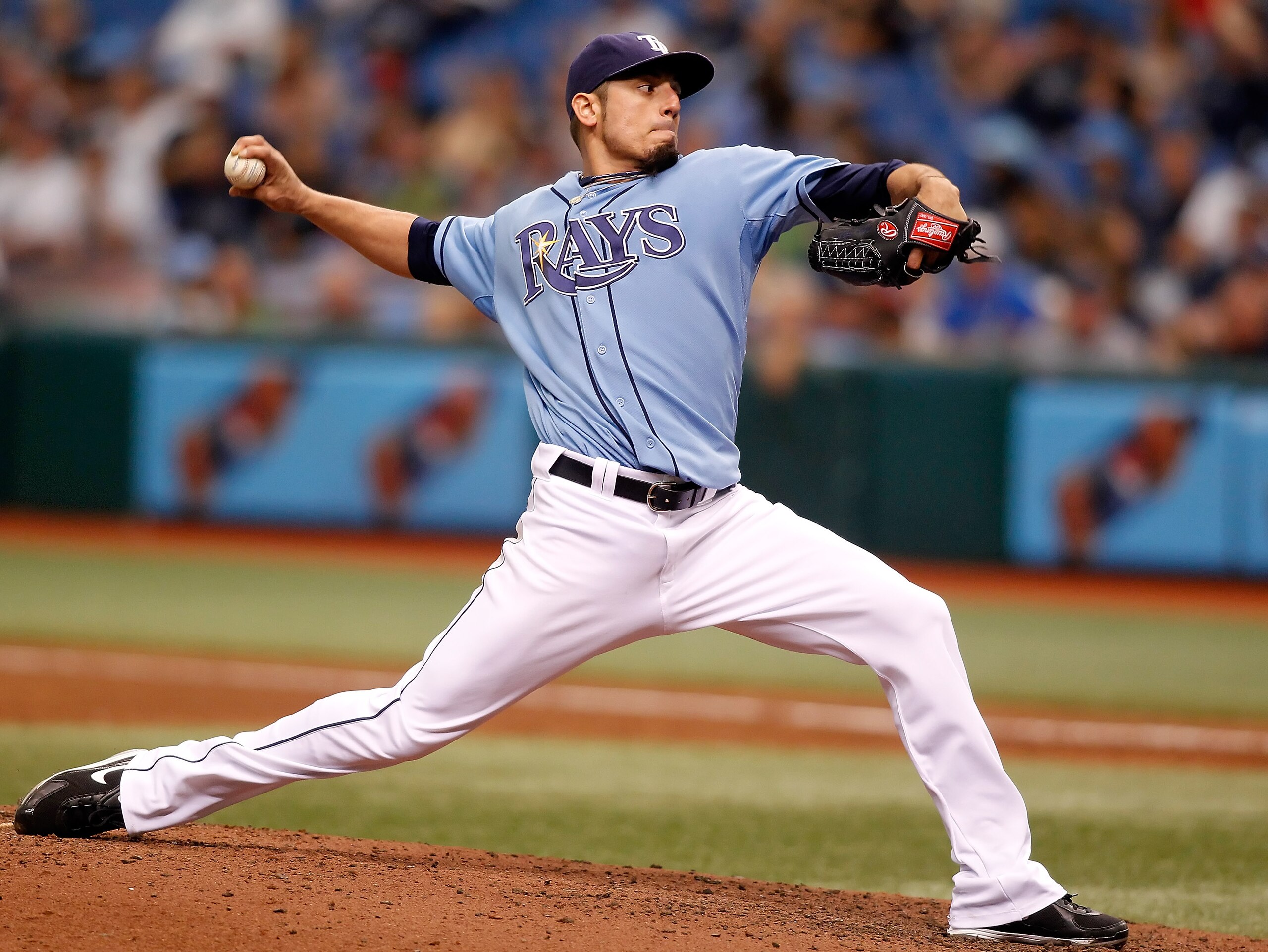 ST. PETERSBURG - MAY 16:  Pitcher Matt Garza #22 of the Tampa Bay Rays pitches against the Seattle Mariners during the game at Tropicana Field on May 16, 2010 in St. Petersburg, Florida.  (Photo by J. Meric/Getty Images)