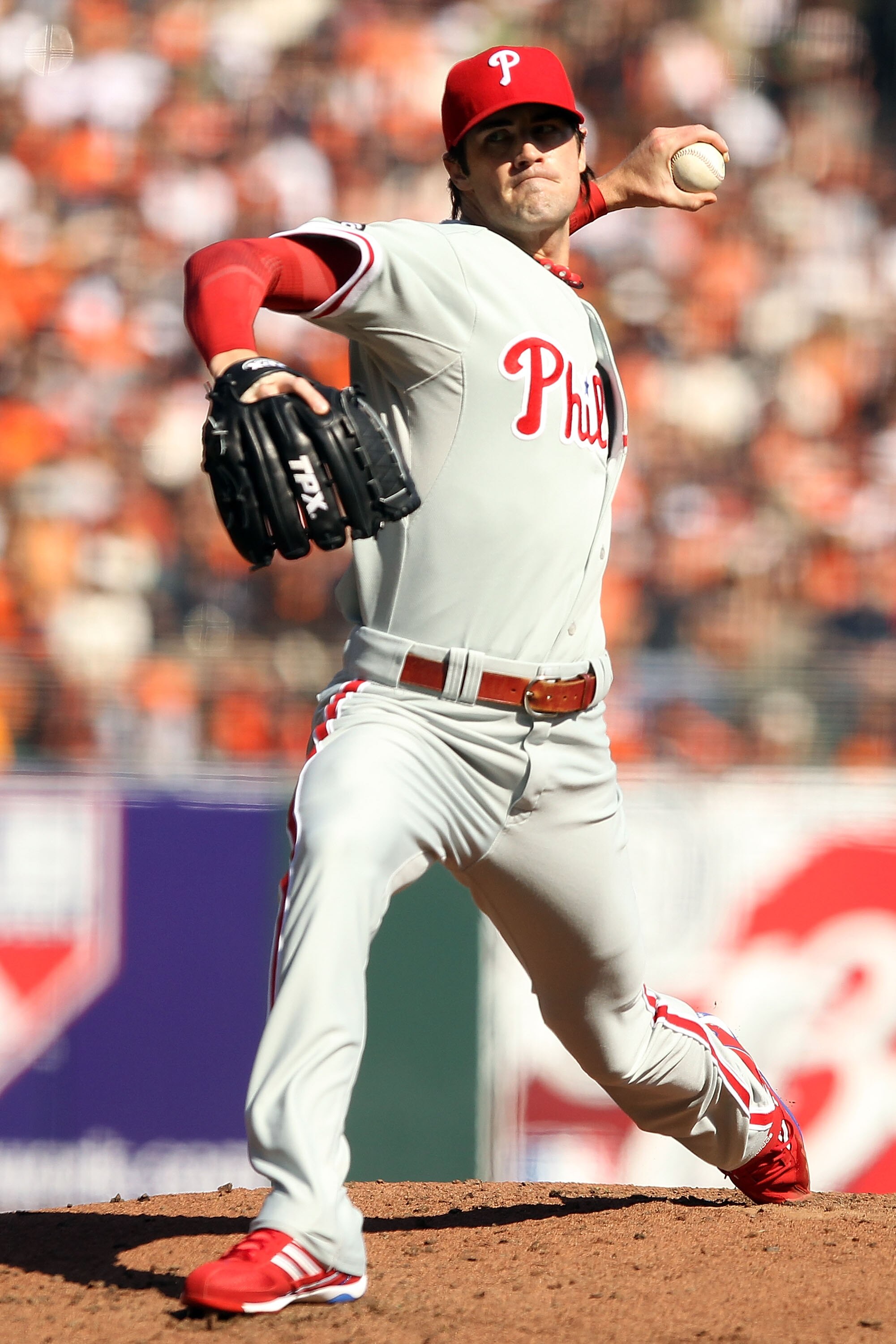 SAN FRANCISCO - OCTOBER 19:  Cole Hamels #35 of the Philadelphia Phillies pitches in the second inning against the San Francisco Giants in Game Three of the NLCS during the 2010 MLB Playoffs at AT&T Park on October 19, 2010 in San Francisco, California.