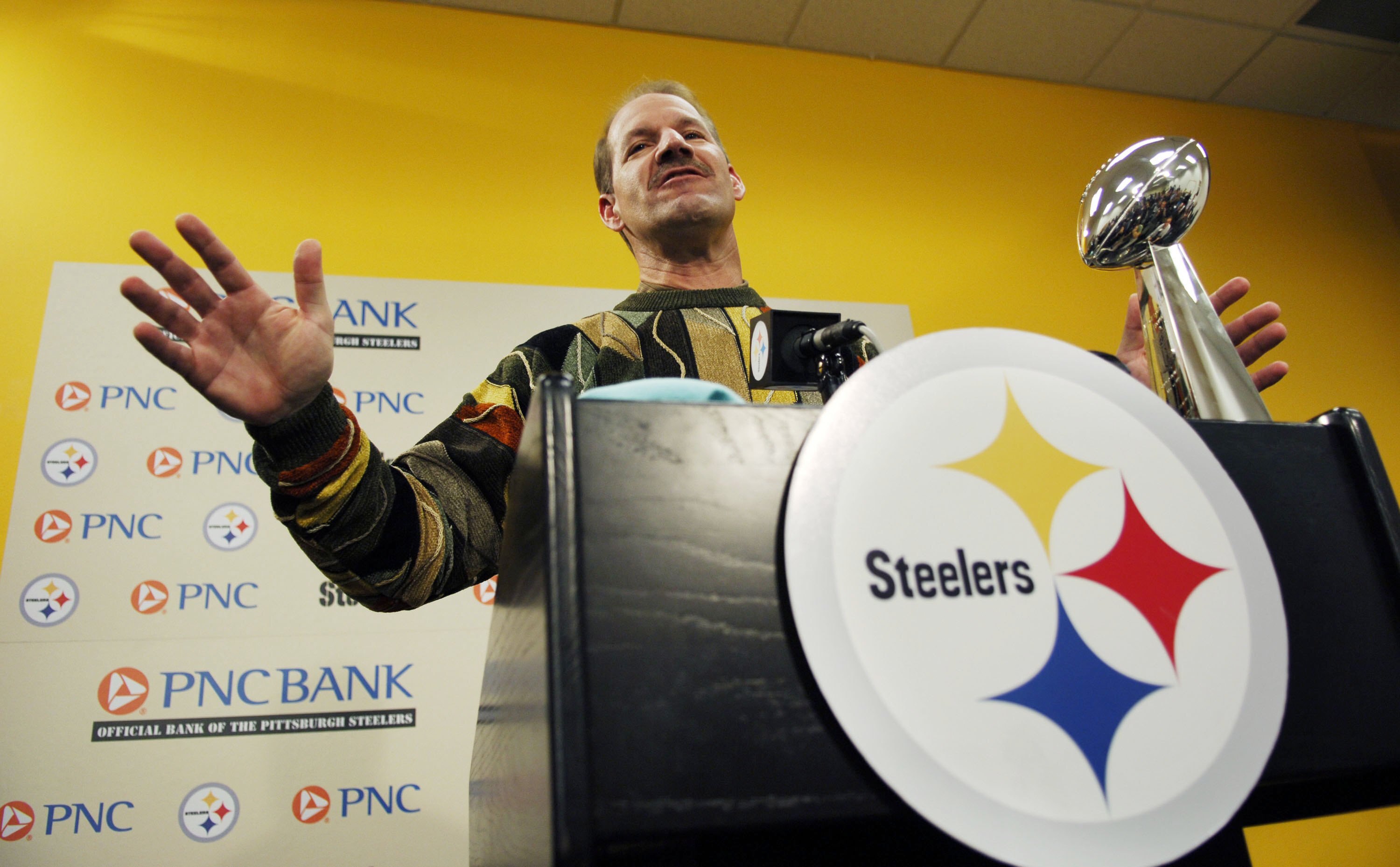 PITTSBURGH - JANUARY 5: Pittsburgh Steelers' Coach Bill Cowher announces his retirement during a press conference at the Pittsburgh Steelers' headquarters on January 5, 2007 in Pittsburgh, Pennsylvania.  (Photo by Jeff Swensen/Getty Images)