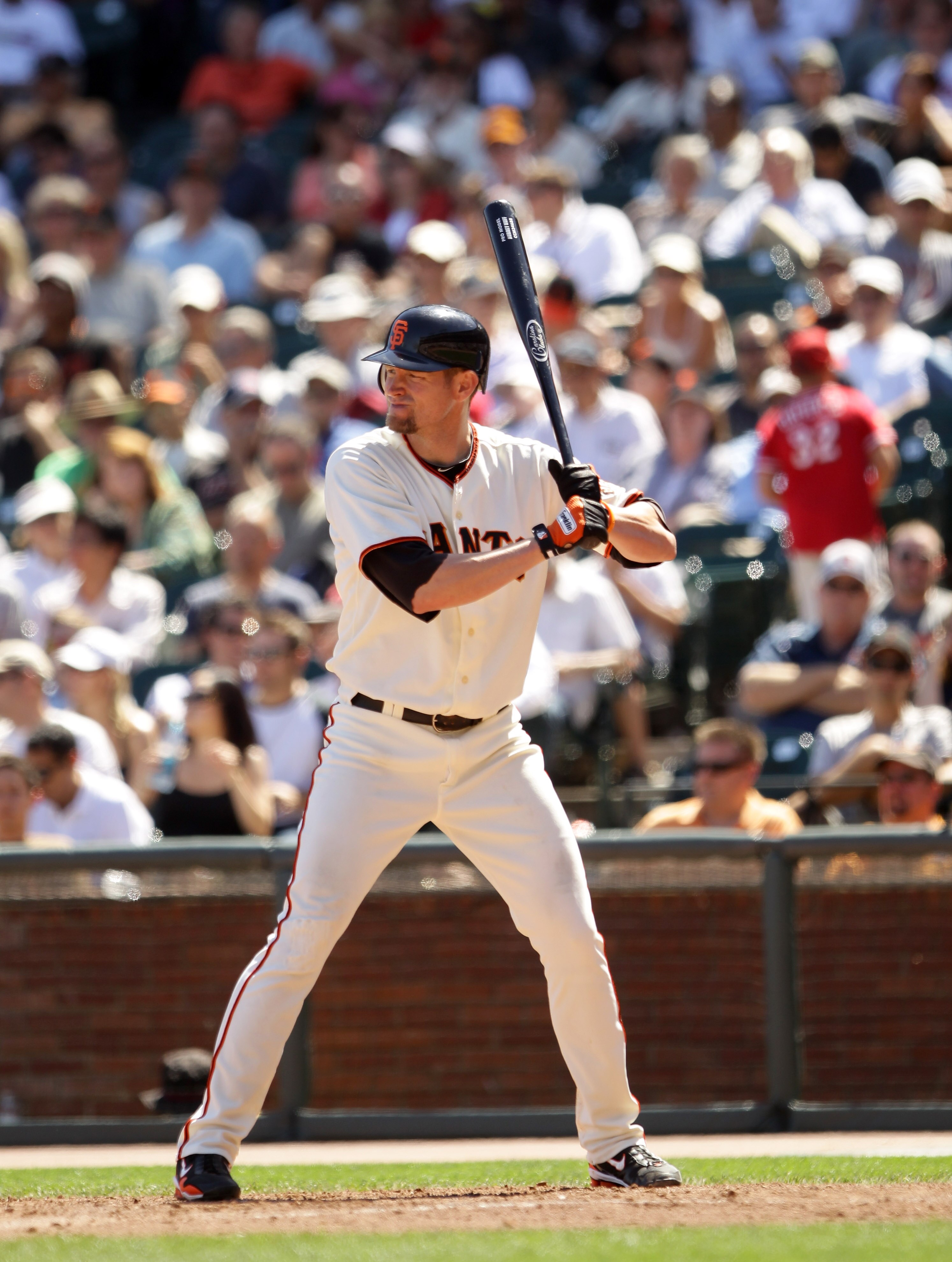 SAN FRANCISCO - AUGUST 25:  Aubrey Huff #17 of the San Francisco Giants bats against the Cincinnati Reds at AT&T Park on August 25, 2010 in San Francisco, California.  (Photo by Ezra Shaw/Getty Images)