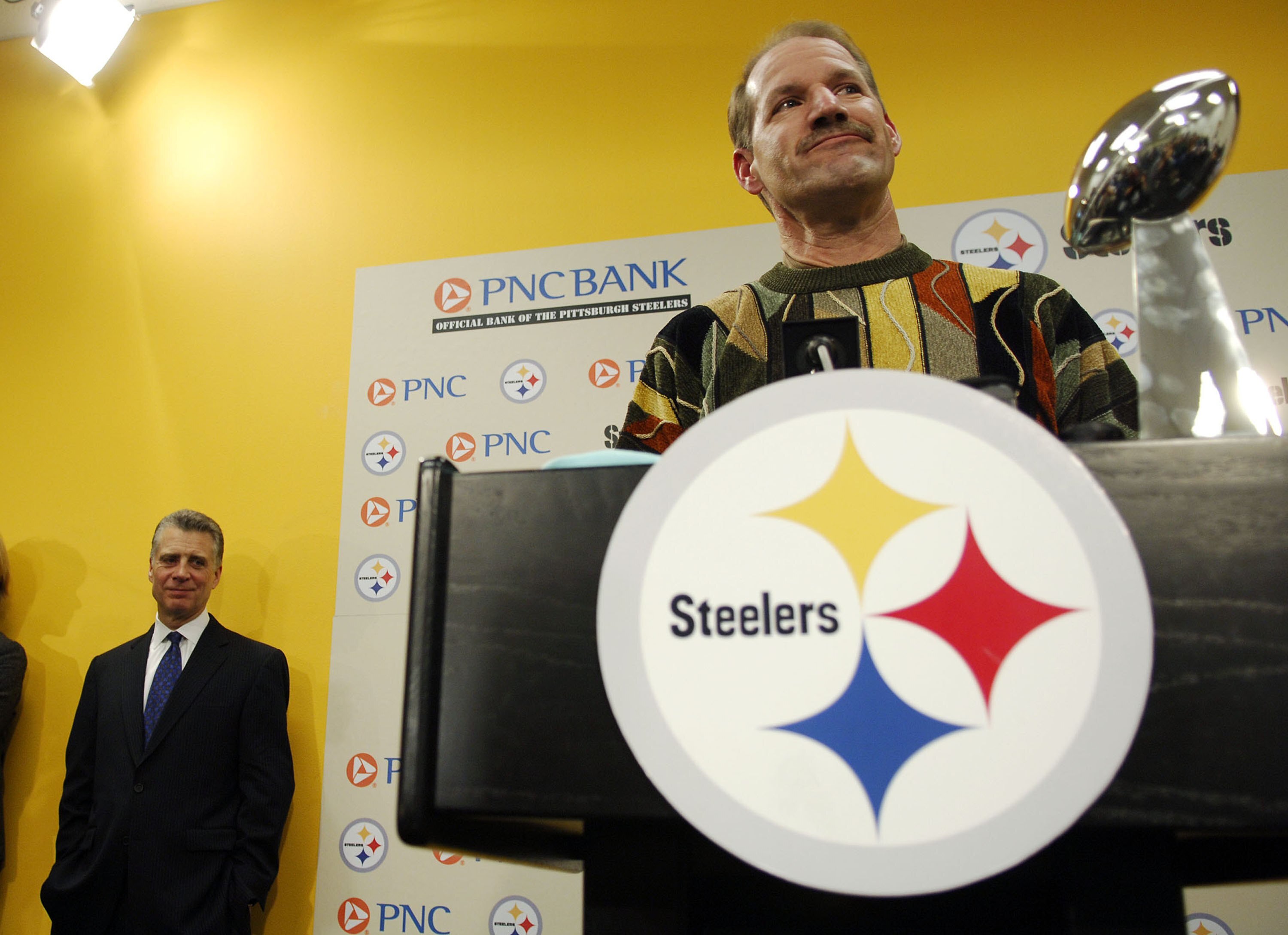 PITTSBURGH - JANUARY 5: Pittsburgh Steelers' Coach Bill Cowher announces his retirement during a press conference at the Pittsburgh Steelers' headquarters on January 5, 2007 in Pittsburgh, Pennsylvania.  (Photo by Jeff Swensen/Getty Images)