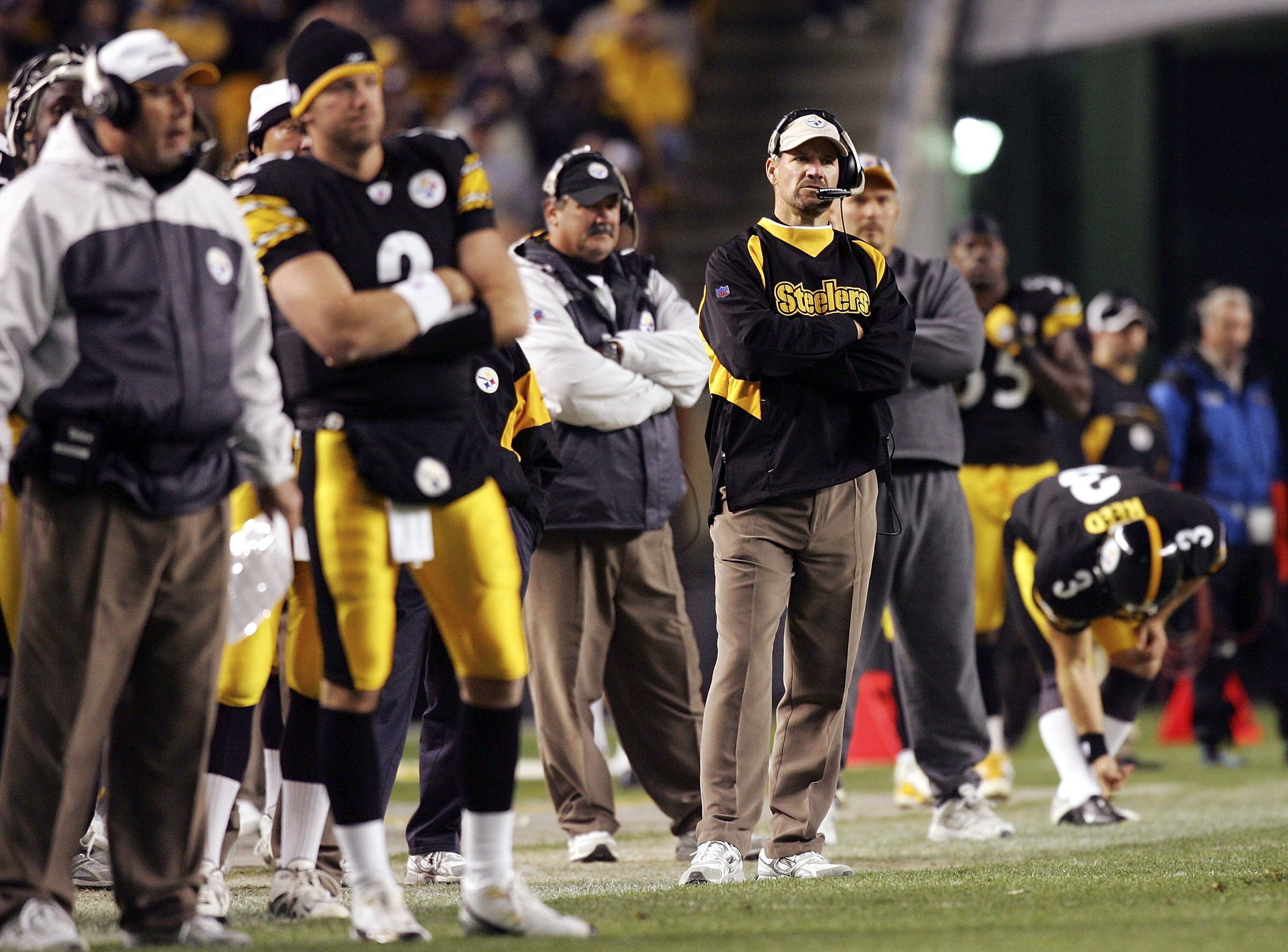 PITTSBURGH - NOVEMBER 05:  Head coach Bill Cowher of the Pittsburgh Steelers looks on during his team loss against the Denver Broncos on November 5, 2006 at Heinz Field in Pittsburgh, Pennsylvania.  (Photo by Jim McIsaac/Getty Images)