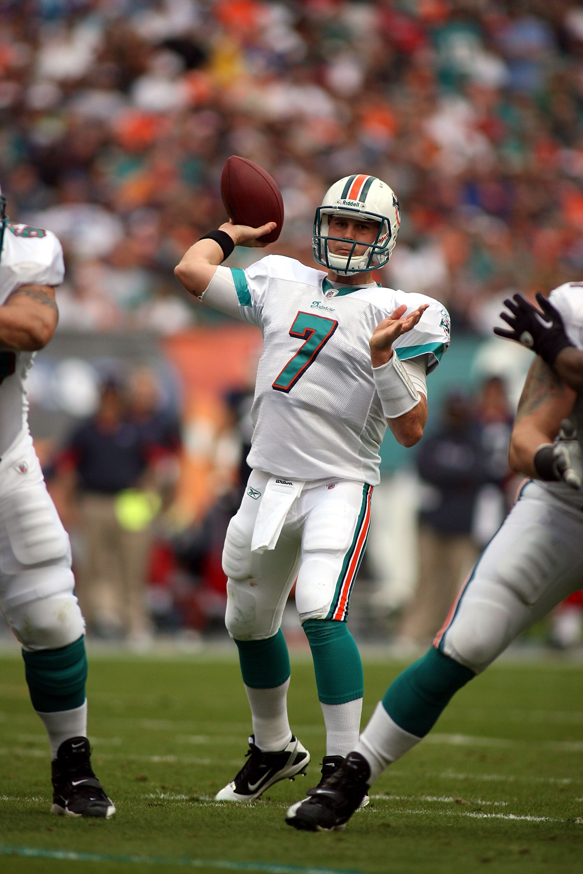 MIAMI - DECEMBER 19:  Quarterback Chad Henne #7 of the Miami Dolphins throws against the Buffalo Bills at Sun Life Stadium on December 19, 2010 in Miami, Florida. The Bills defeated the Dolphins 17-14.  (Photo by Marc Serota/Getty Images)