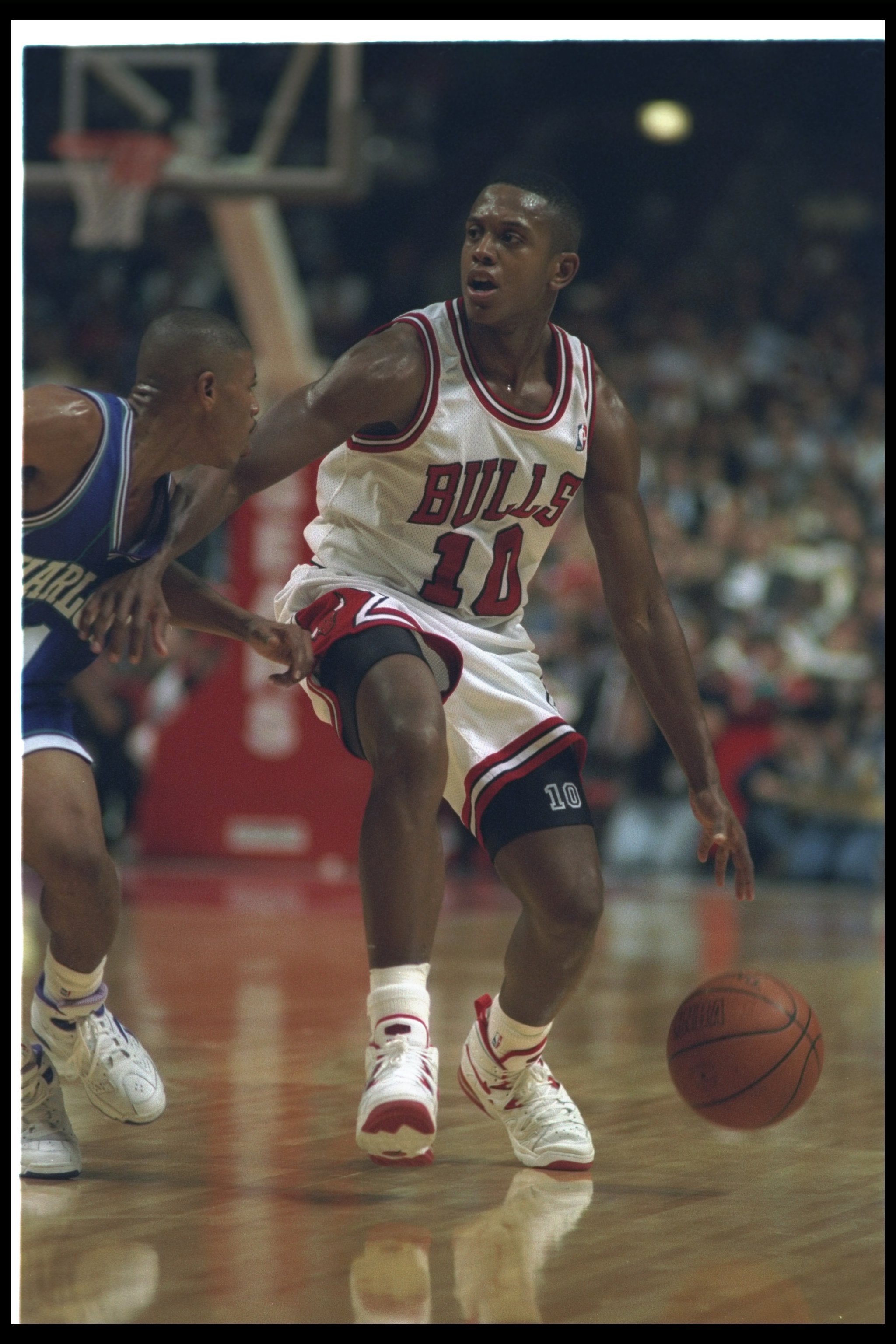 4 Nov 1994:  Guard B. J. Armstrong of the Chicago Bulls moves the ball during a game against the Charlotte Hornets at the United Center in Chicago, Illinois.  The Bulls won the game, 89-83. Mandatory Credit: Jonathan Daniel  /Allsport